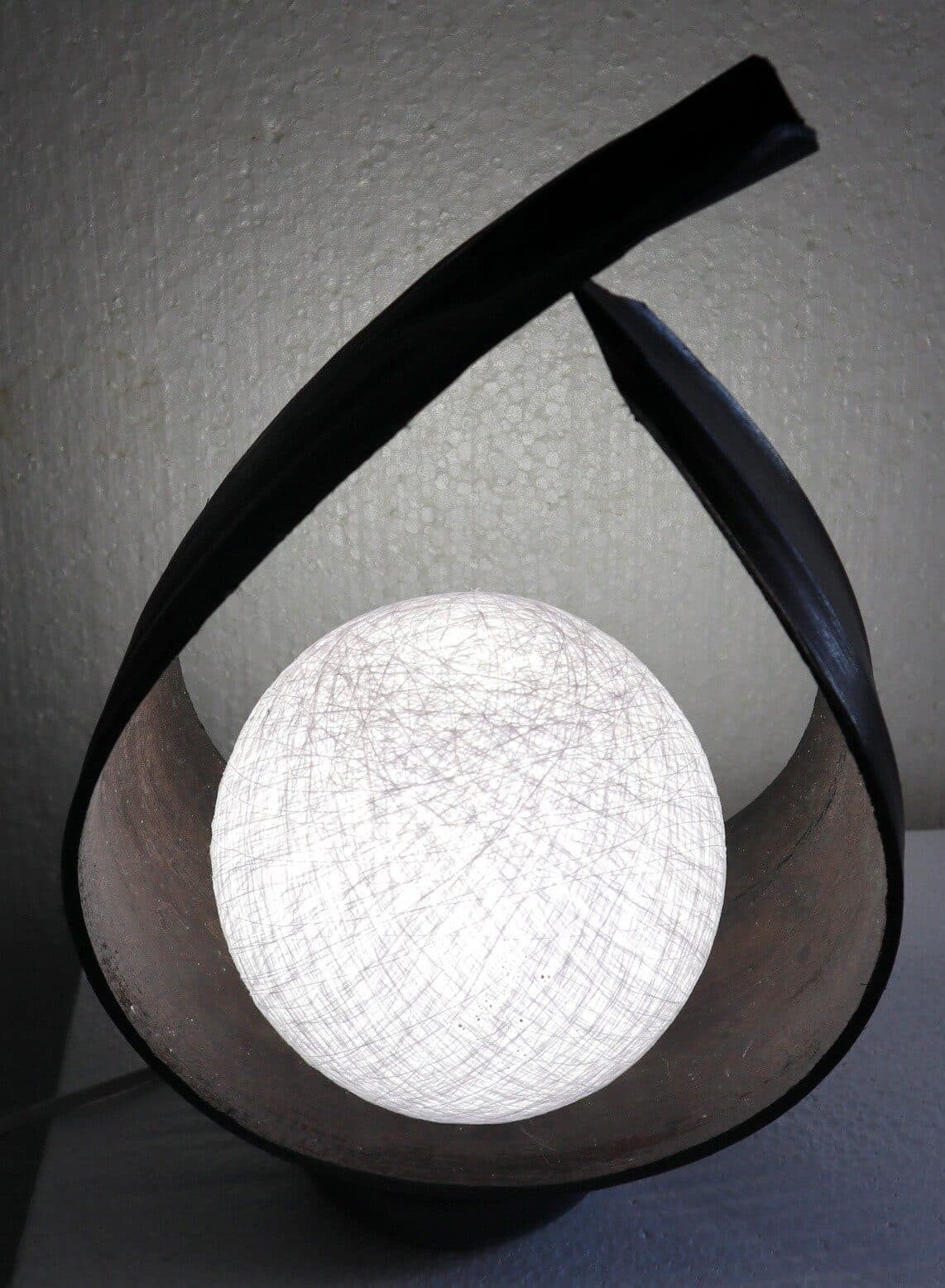 Lampada abatjour in foglia di cocco chiusa marrone  naturale palla di cotone a sfera bianca con base cm 25x13x32h - 5