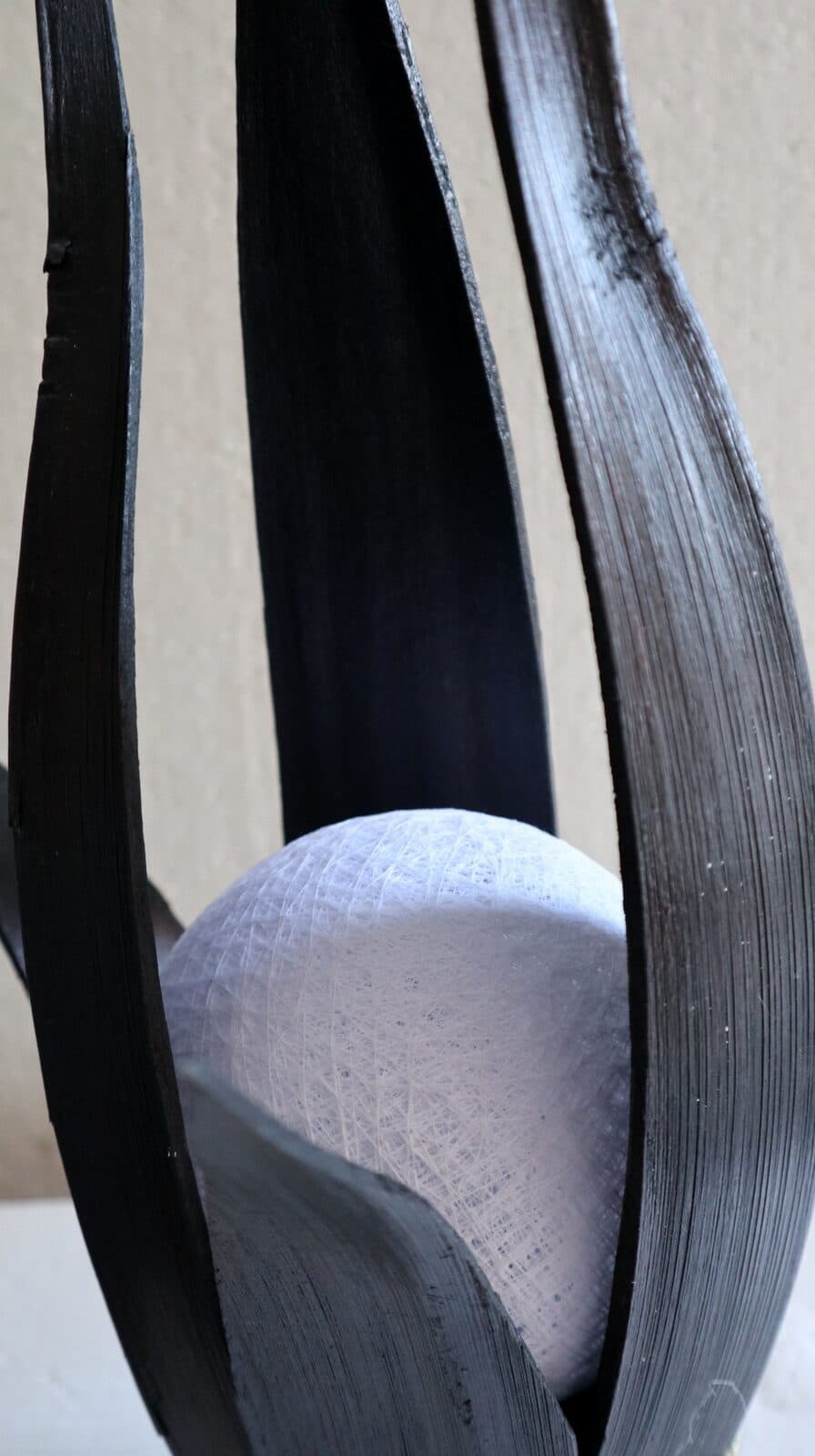 Lampada abatjour in cocco color nera con sfera di cotone bianca cm 25x25x50h - 3