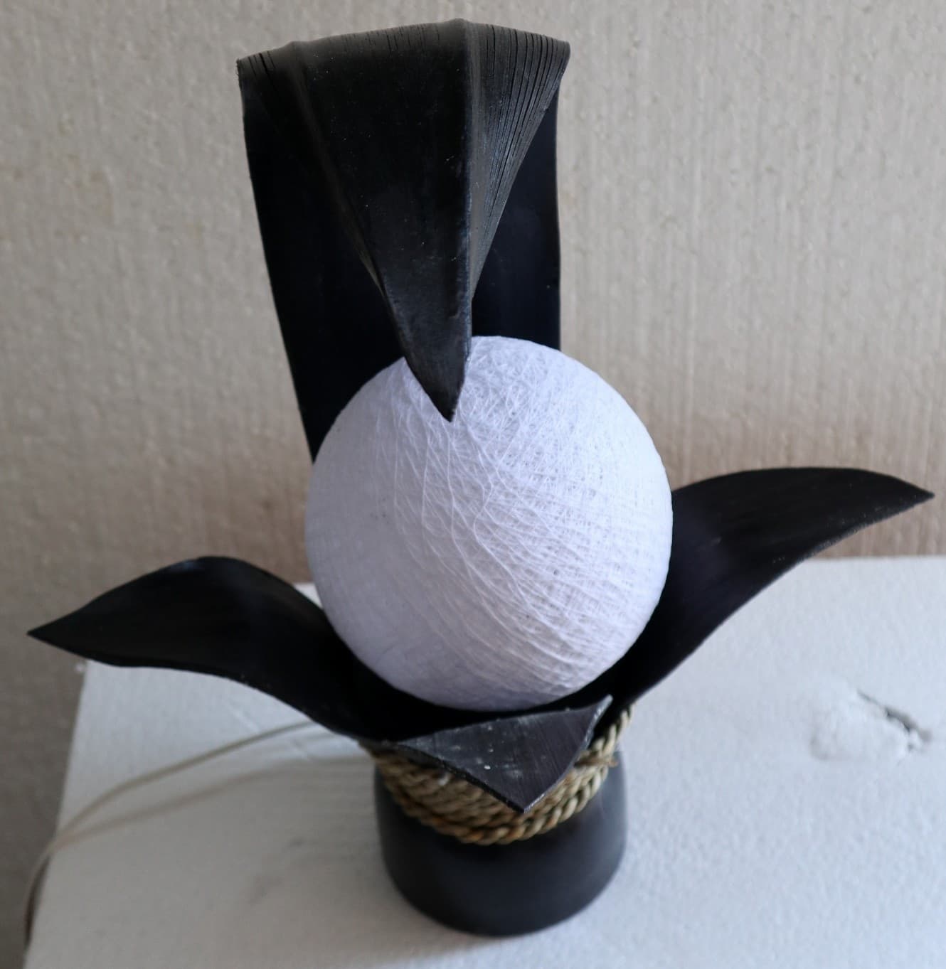 Lampada abatjour in cocco di color nero con sfera di cotone bianca cm 30x24x36h - 2
