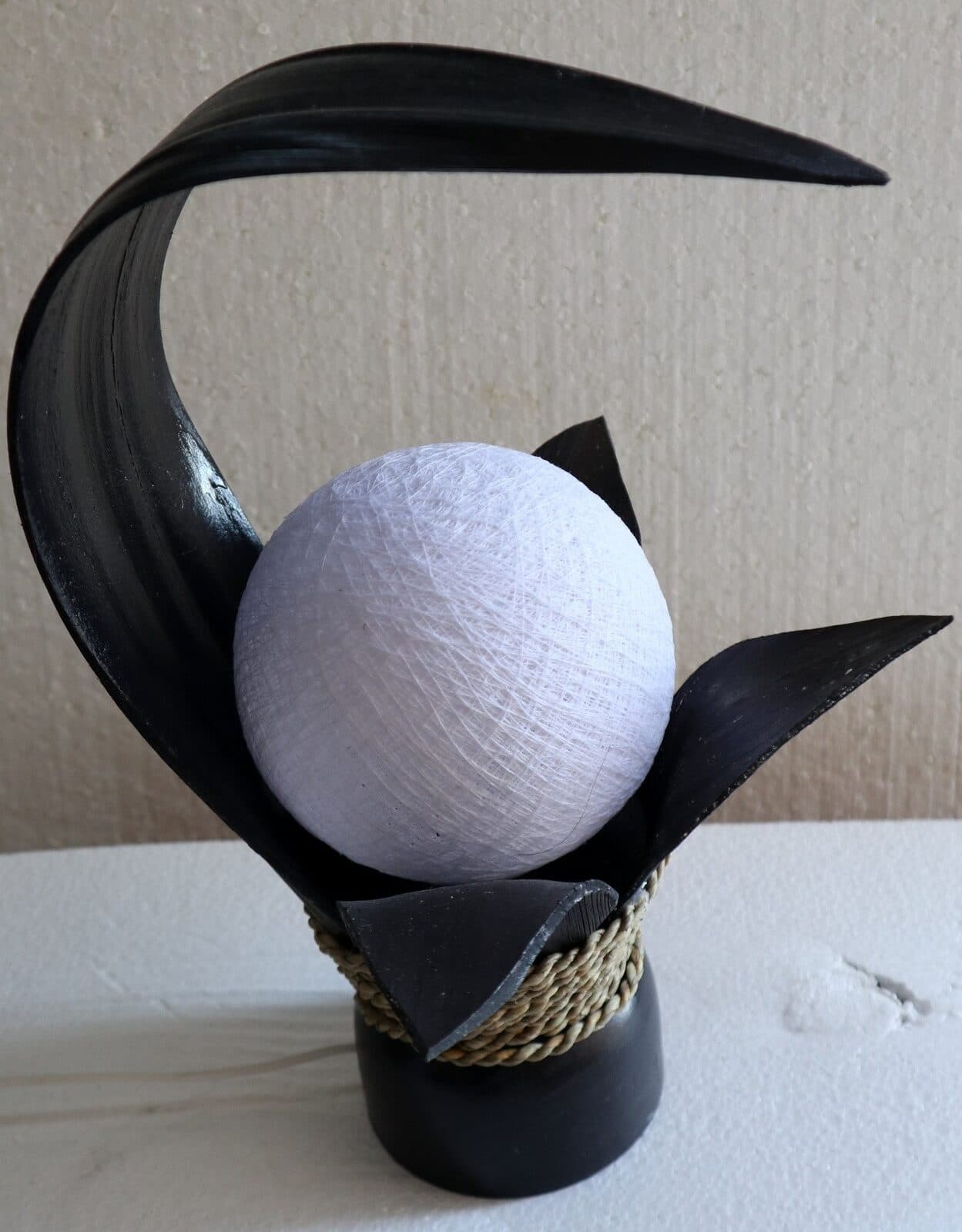 Lampada abatjour in cocco di color nero con sfera di cotone bianca cm 30x24x36h - 4