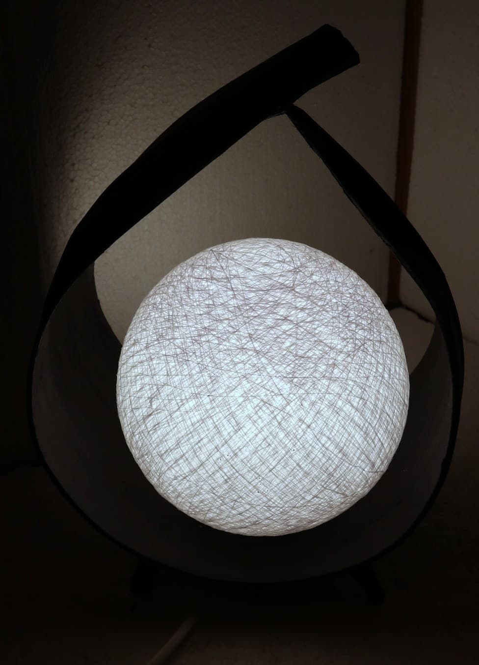Lampada abatjour  foglia di cocco con palla di cotone bianca cm 20x14x34h - 2