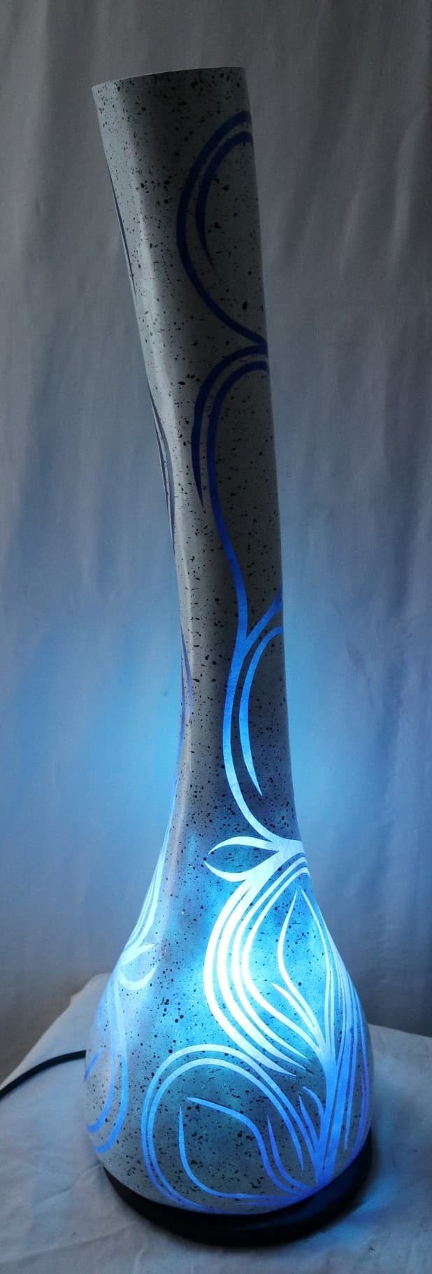 Lampada da tavolo abatjour  in resina a bottiglia dipinta a mano bianca grigia interno  blu cm 20x20x67h - 2