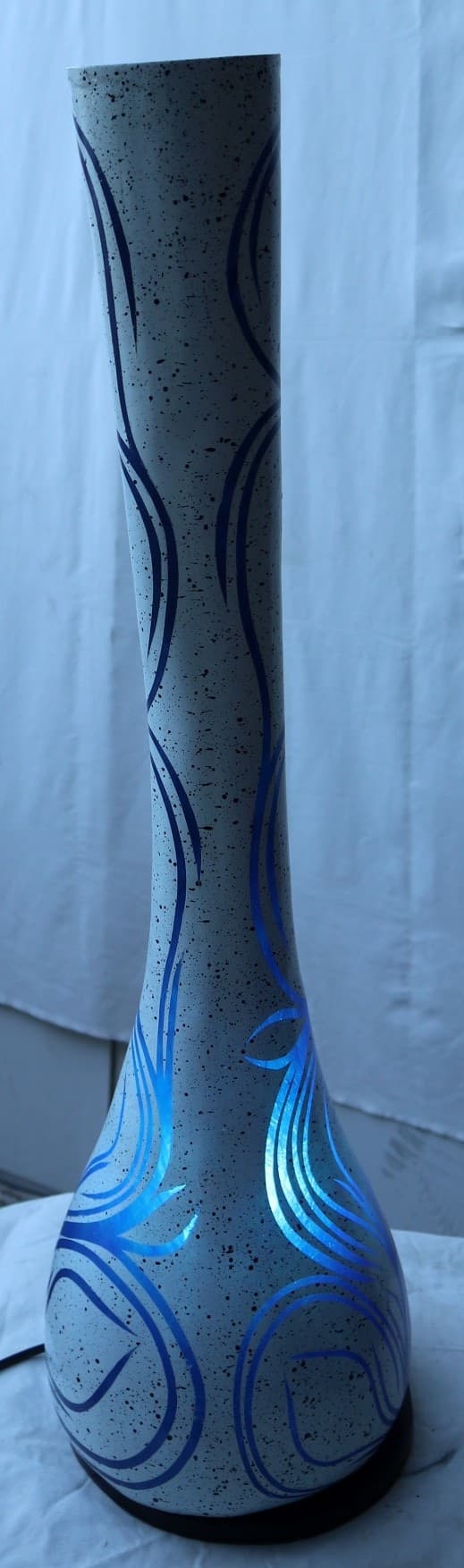 Lampada da tavolo abatjour  in resina a bottiglia dipinta a mano bianca grigia interno  blu cm 20x20x67h - 4