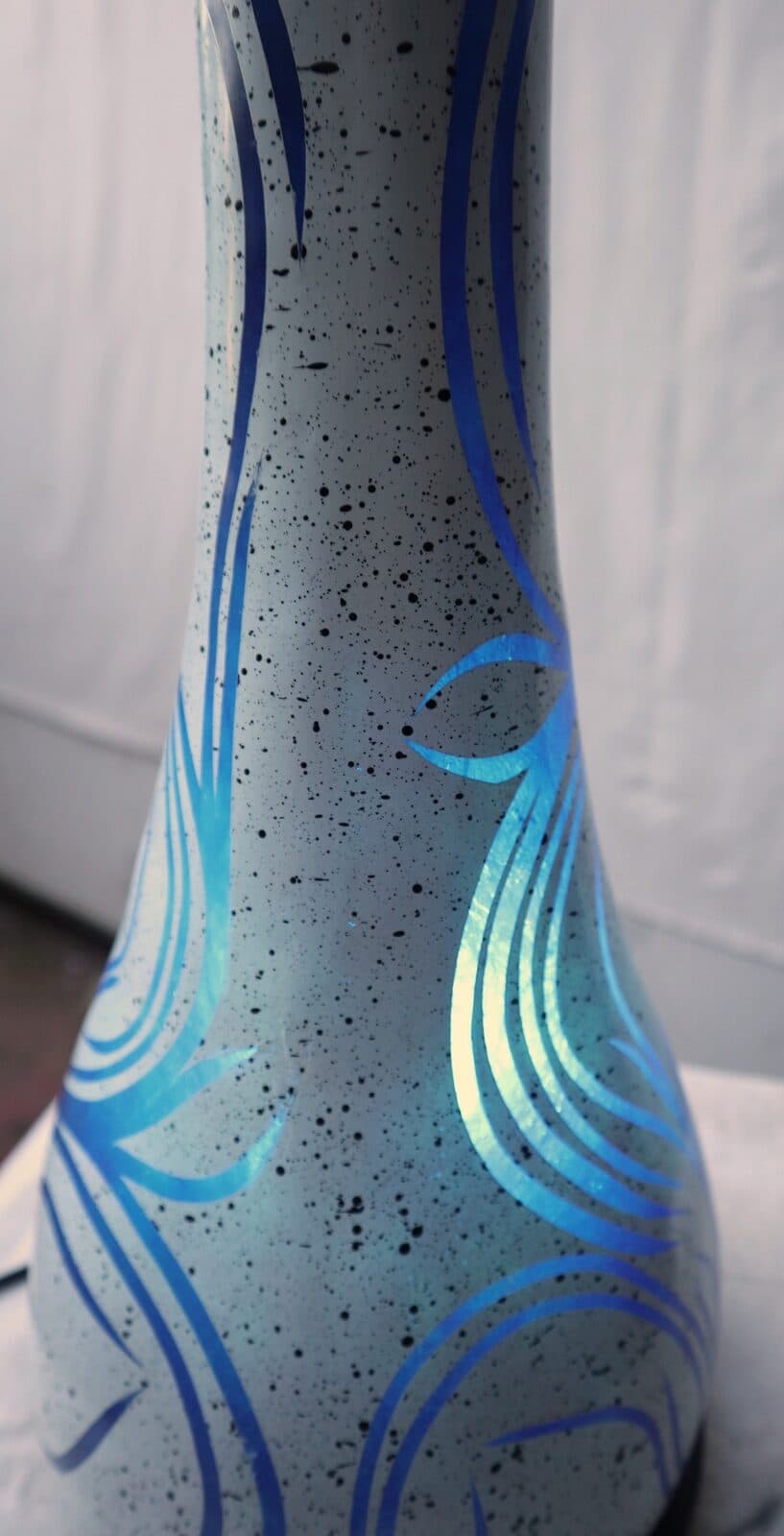 Lampada da tavolo abatjour  in resina a bottiglia dipinta a mano bianca grigia interno  blu cm 20x20x67h - 5