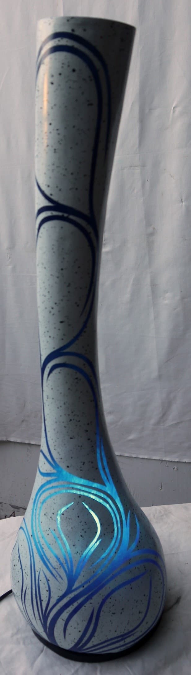 Lampada da tavolo abatjour  in resina a bottiglia dipinta a mano bianca grigia interno  blu cm 20x20x67h - 10