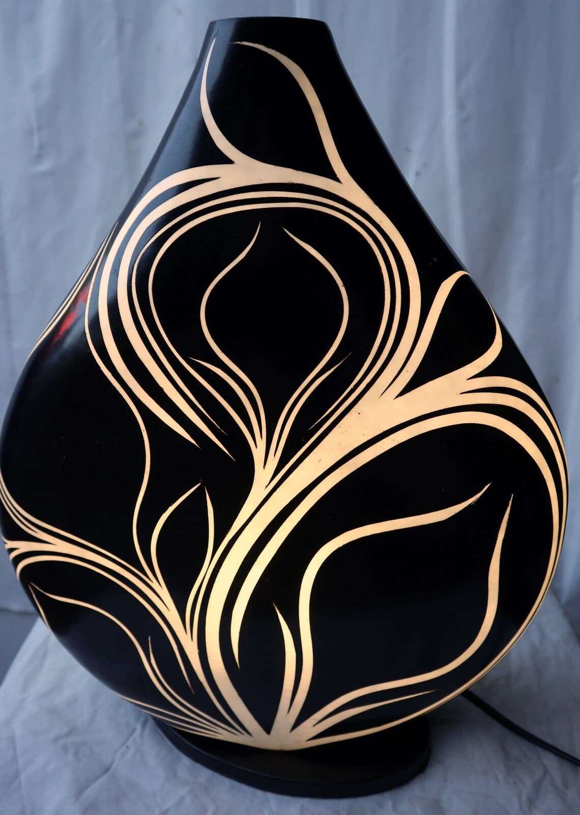 Lampada da tavolo abatjour  in resina a bottiglia dipinta a mano nera  interno bianco cm 35x10x44h - 2
