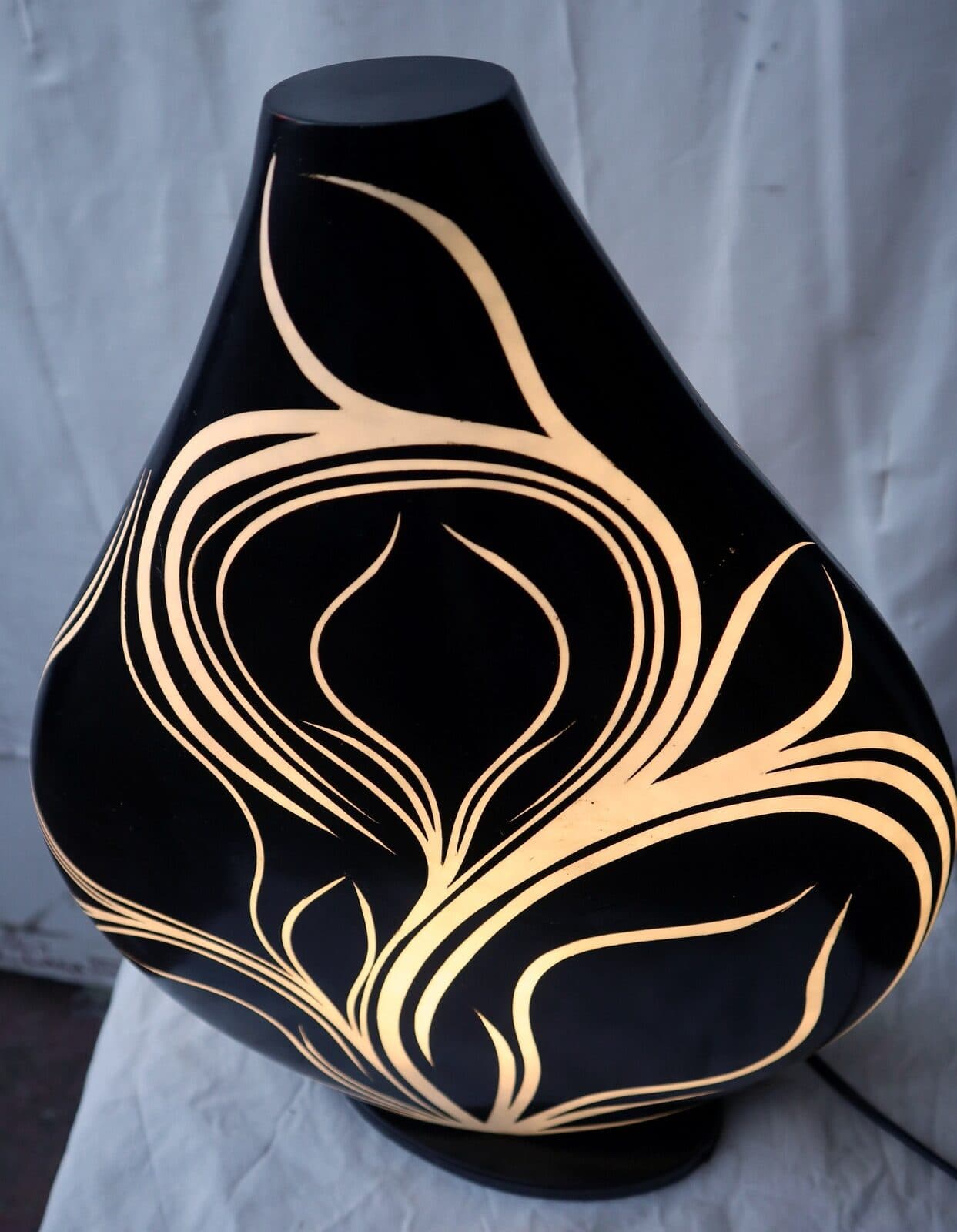 Lampada da tavolo abatjour  in resina a bottiglia dipinta a mano nera  interno bianco cm 35x10x44h - 3
