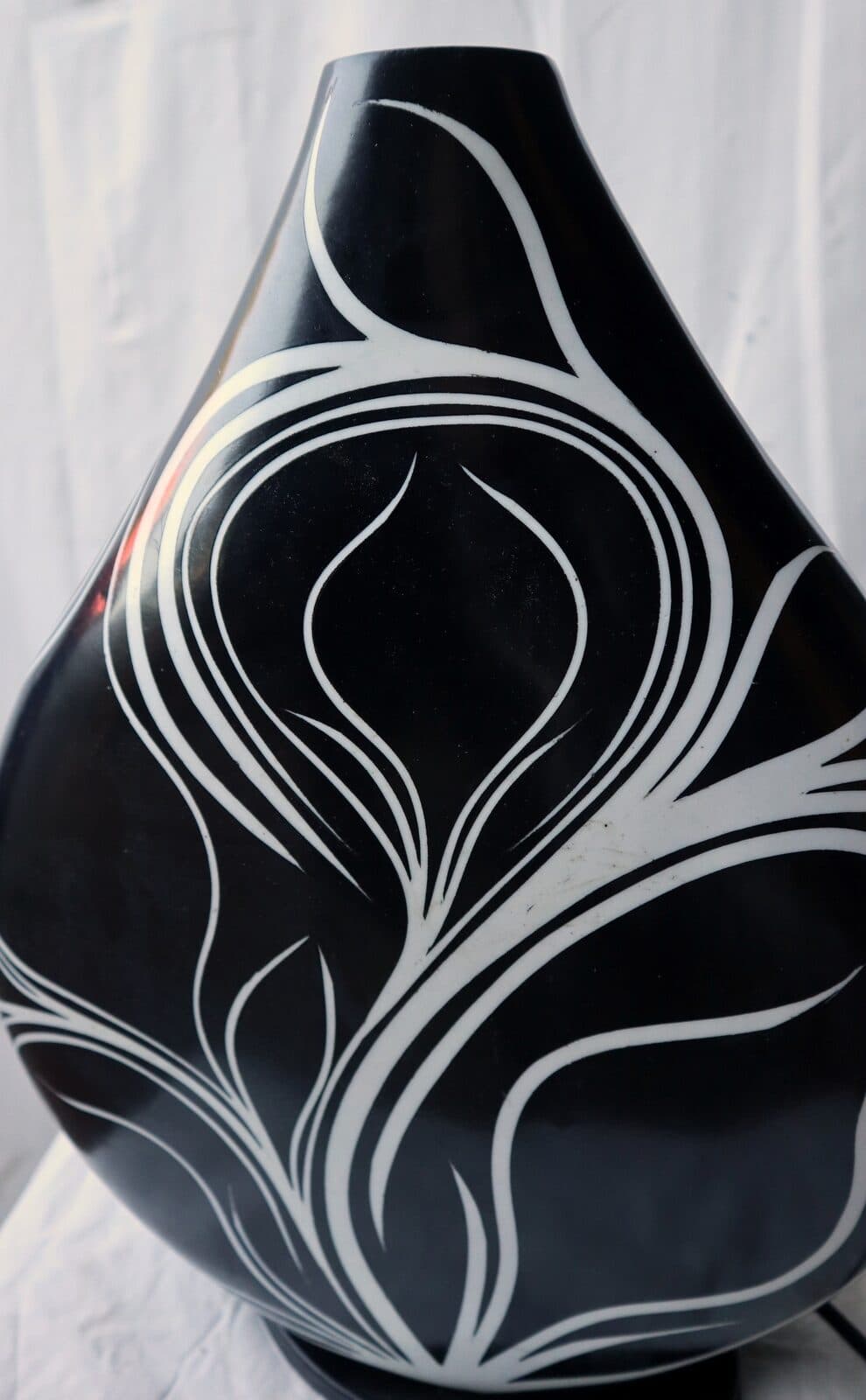Lampada da tavolo abatjour  in resina a bottiglia dipinta a mano nera  interno bianco cm 35x10x44h - 5
