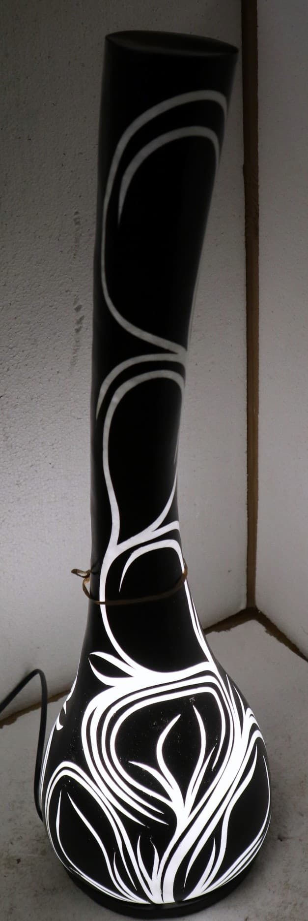 Lampada da tavolo abatjour  in resina a bottiglia dipinta a mano nera interno bianco cm 20x20x67h - 4