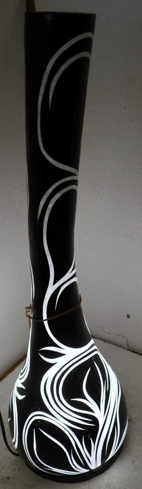 Lampada da tavolo abatjour  in resina a bottiglia dipinta a mano nera interno bianco cm 20x20x67h - 5