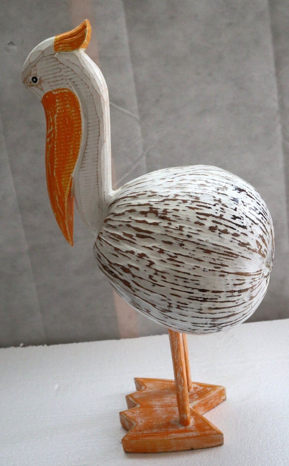 Scultura di un Pellicano in legno e noce di cocco da cm 33x12x62h mare dipinto - 4