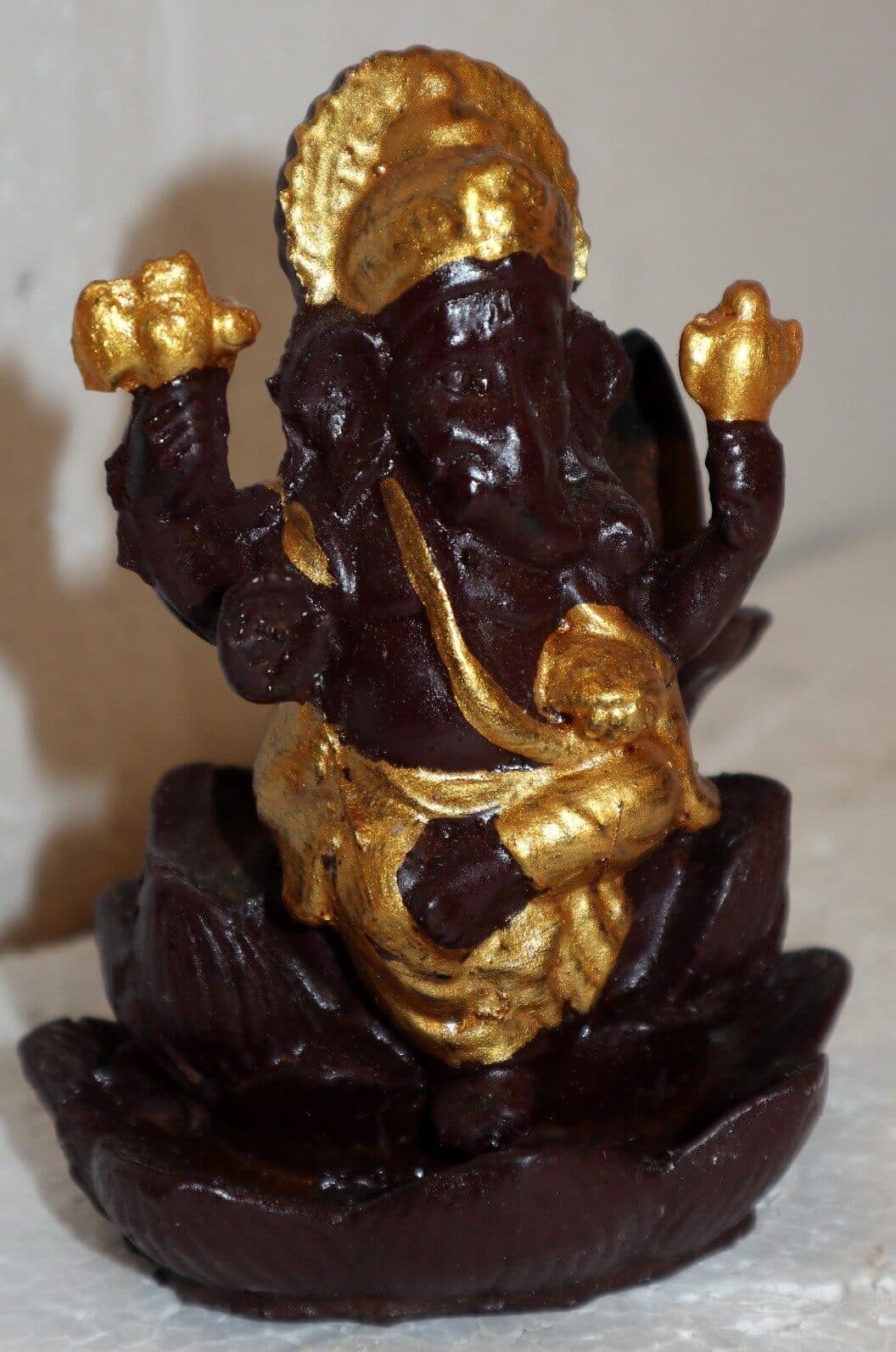 Fontana di fumo Ganesh divinità in resina marone ed oro realizzato a mano cm 10x13x10h - 2