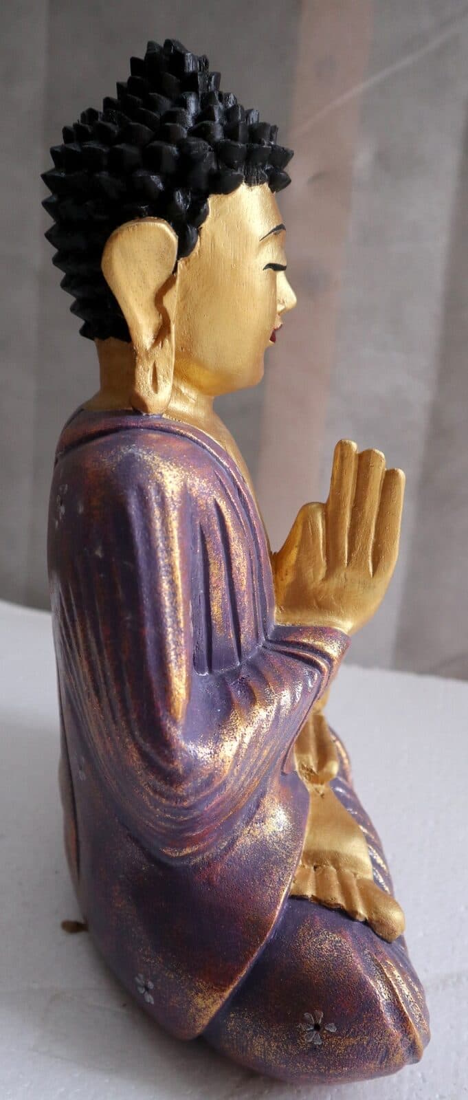 Buddha scultura il legno massello noce indiano o suar  cm 25x12x30h viola e oro con fiori statua - 3