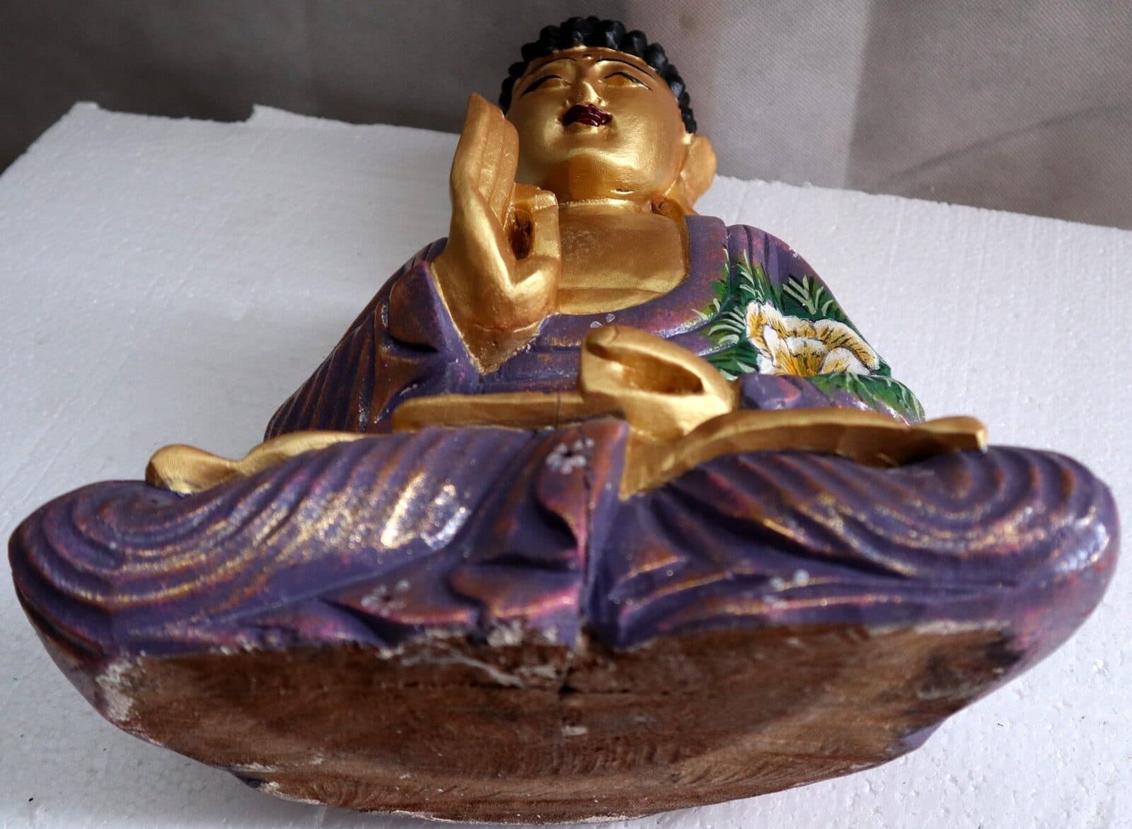 Buddha scultura il legno massello noce indiano o suar  cm 25x12x30h viola e oro con fiori statua - 6