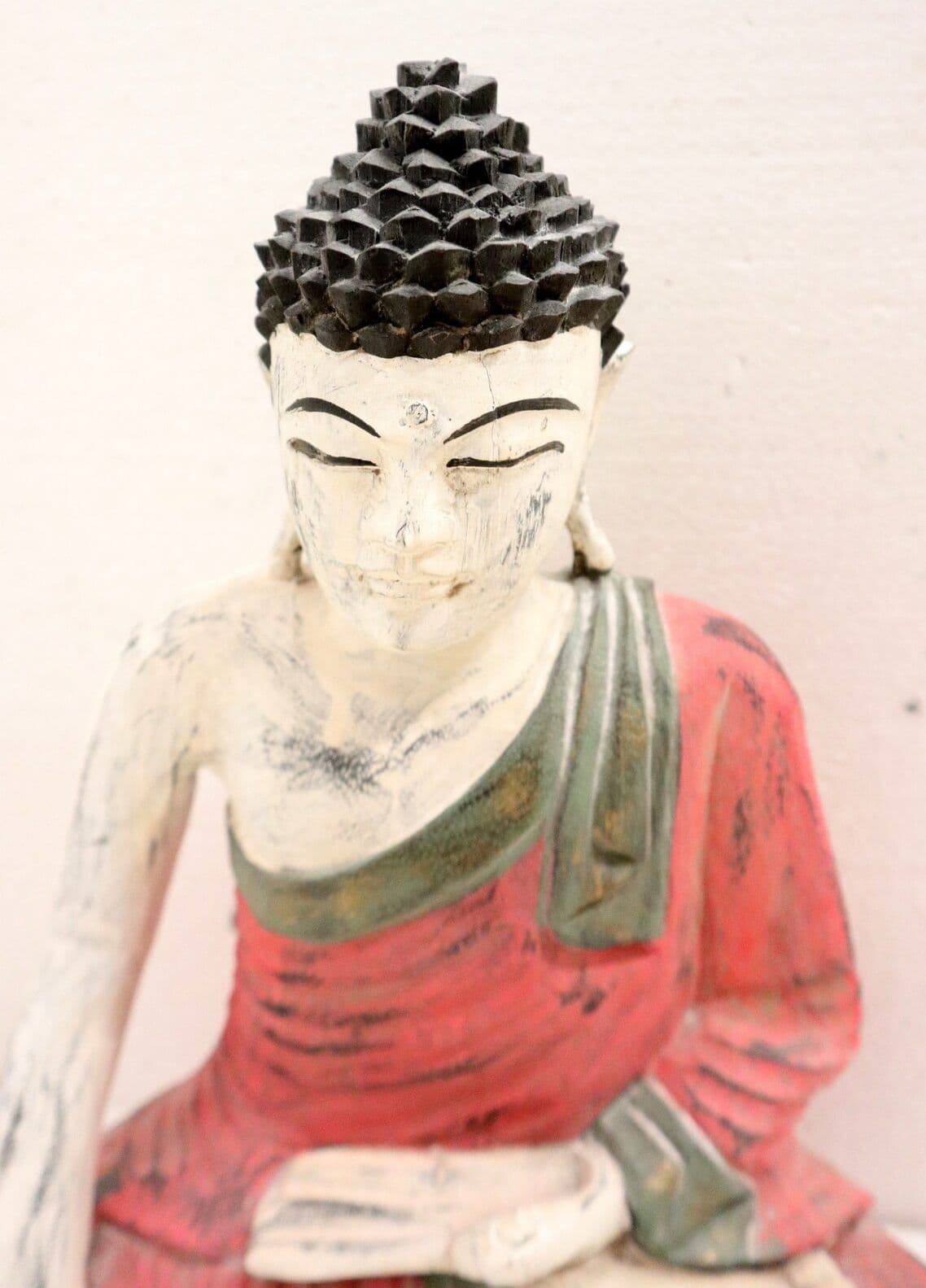 Buddha scultura il legno massello noce indiano o suar  cm 26x10x33h bianco rosso anticato  statua - 2