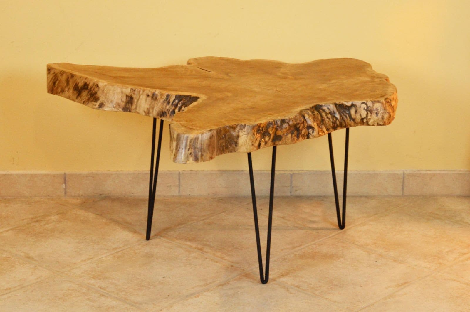 Tavolino da caffè o fumo in teak irregolare e gambe in ferro cm 70x70x45 h - 2