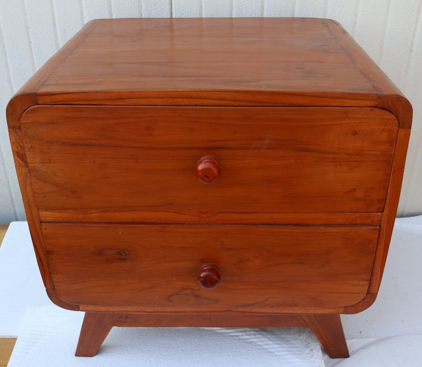 Comodini in teak massello stile anni 70 con gambe a V e 2 cassetti  color naturale - 2