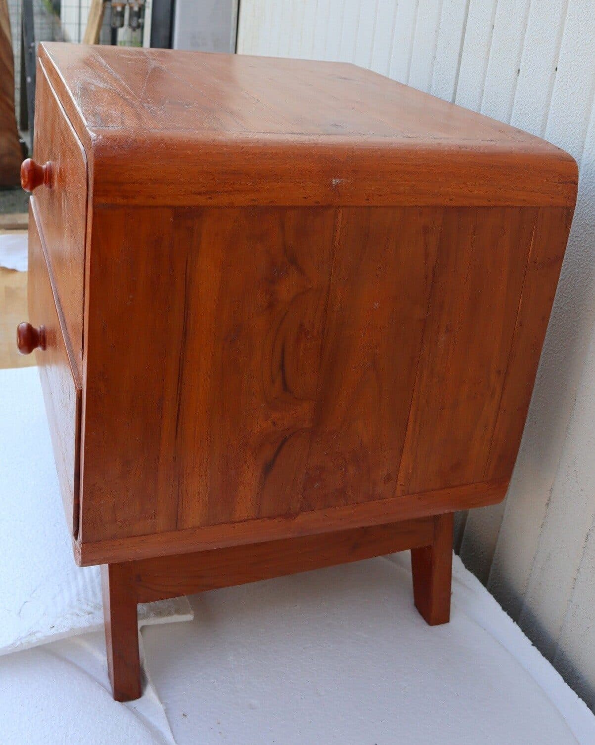 Comodini in teak massello stile anni 70 con gambe a V e 2 cassetti  color naturale - 4