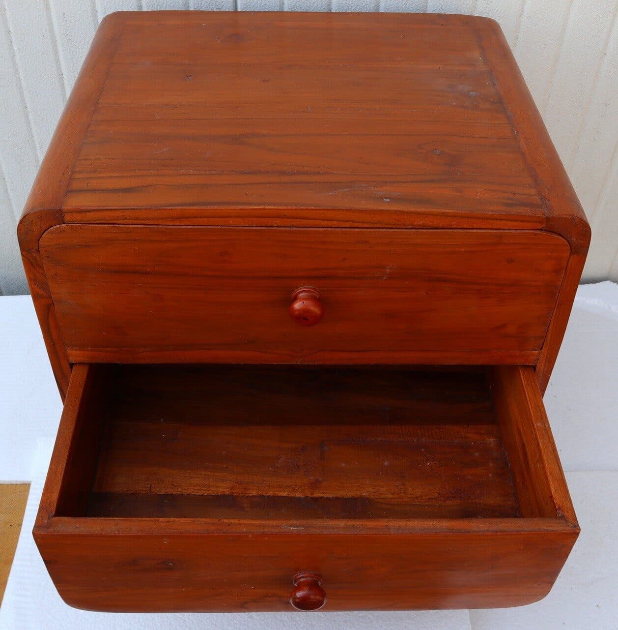 Comodini in teak massello stile anni 70 con gambe a V e 2 cassetti  color naturale - 5