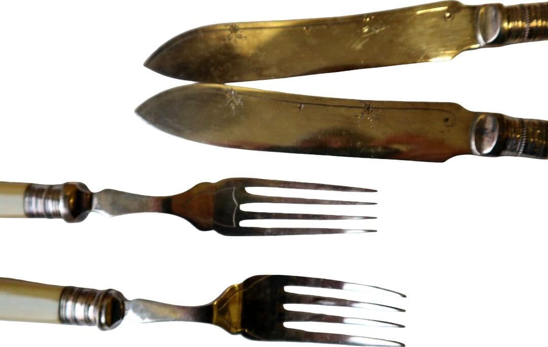 Servizio Posate da Pesce Inglesi Fine ‘800 – Inizio ‘900 – Manici Color Avorio, 6 Forchette e 6 Coltelli Cesellati – Set Antico - 19