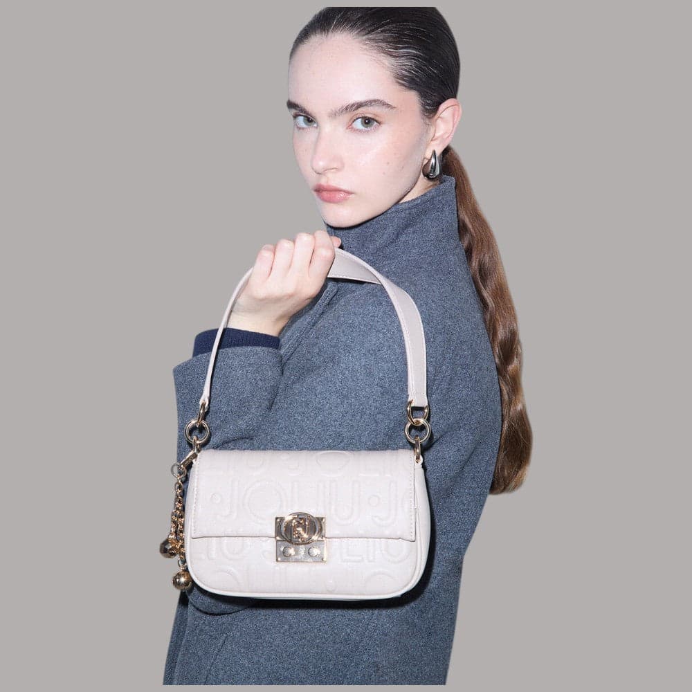 Borsa piccola Liu Jo Adiva crossbody con logo in rilievo e charm dorati - 7