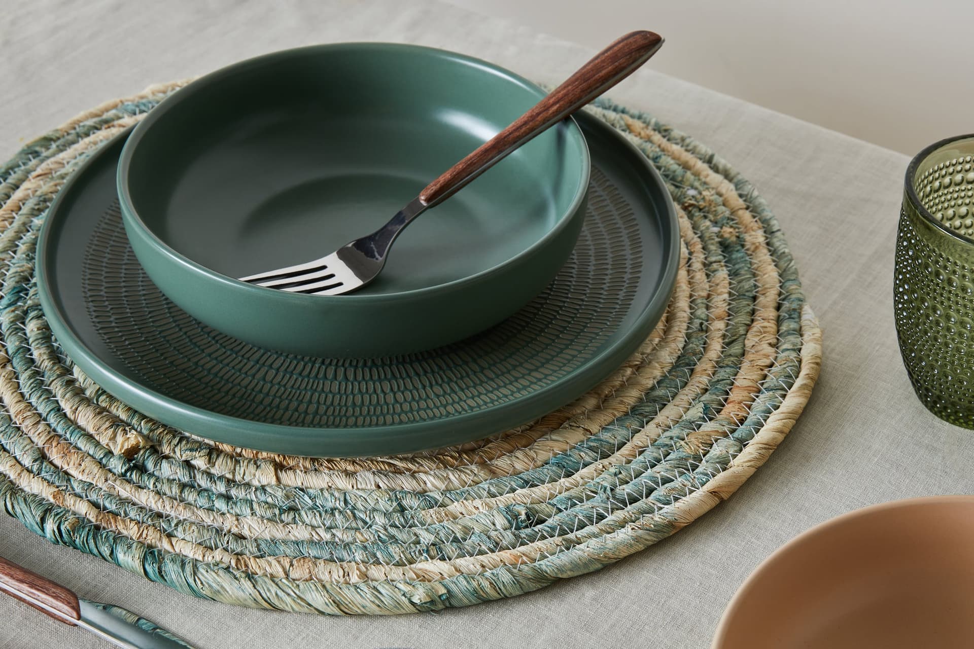 Servizio Piatti Sand 18 Pezzi in Stoneware Verde Green, Set Tavola in Gres Ceramico per 6 Persone, Design Moderno ed Elegante - 3