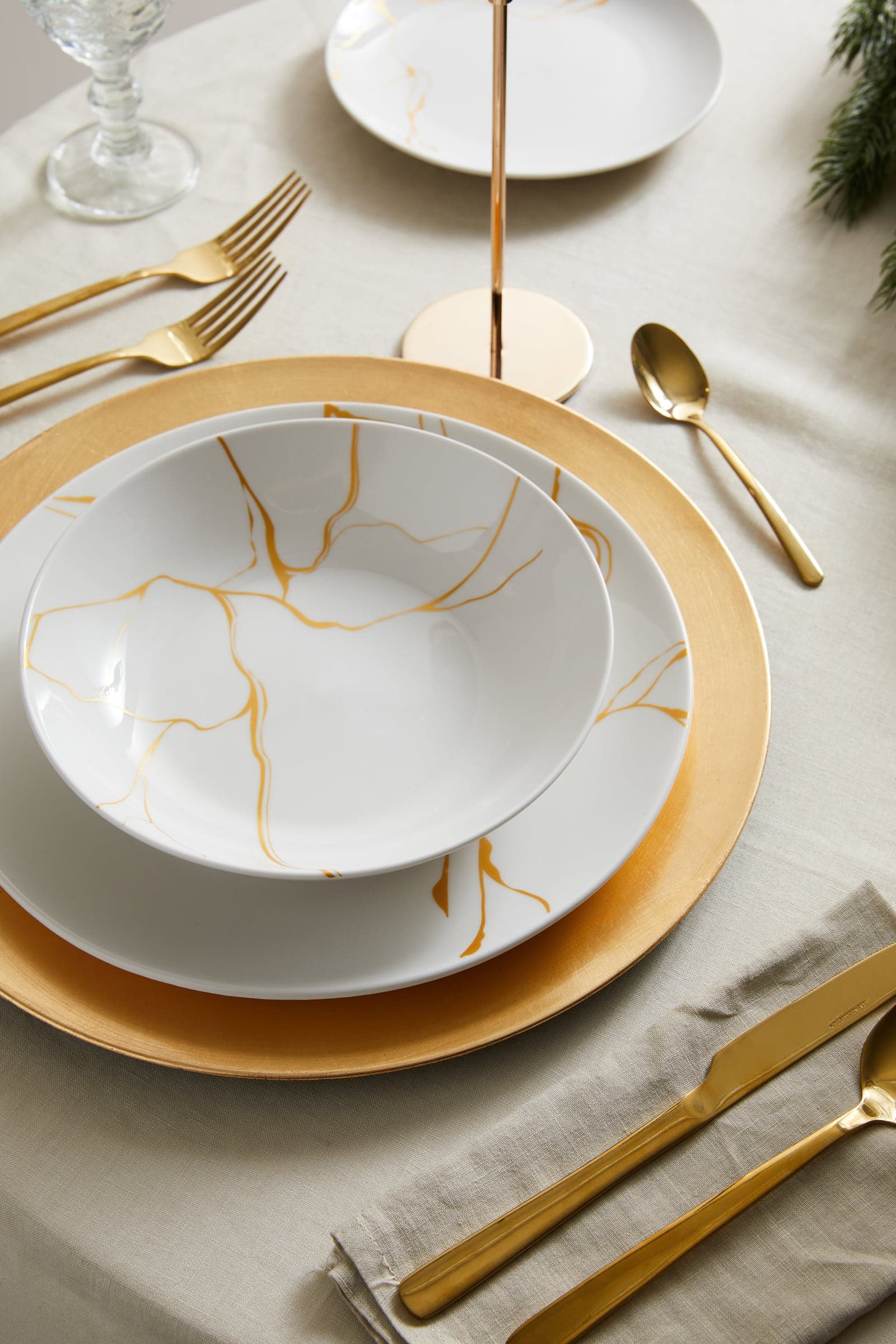 Servizio Piatti Filigrana 18 Pezzi in Porcellana Effetto Oro, Set Tavola per 6 Persone, Design Elegante e Raffinato per Cucina e Sala da Pranzo - 3