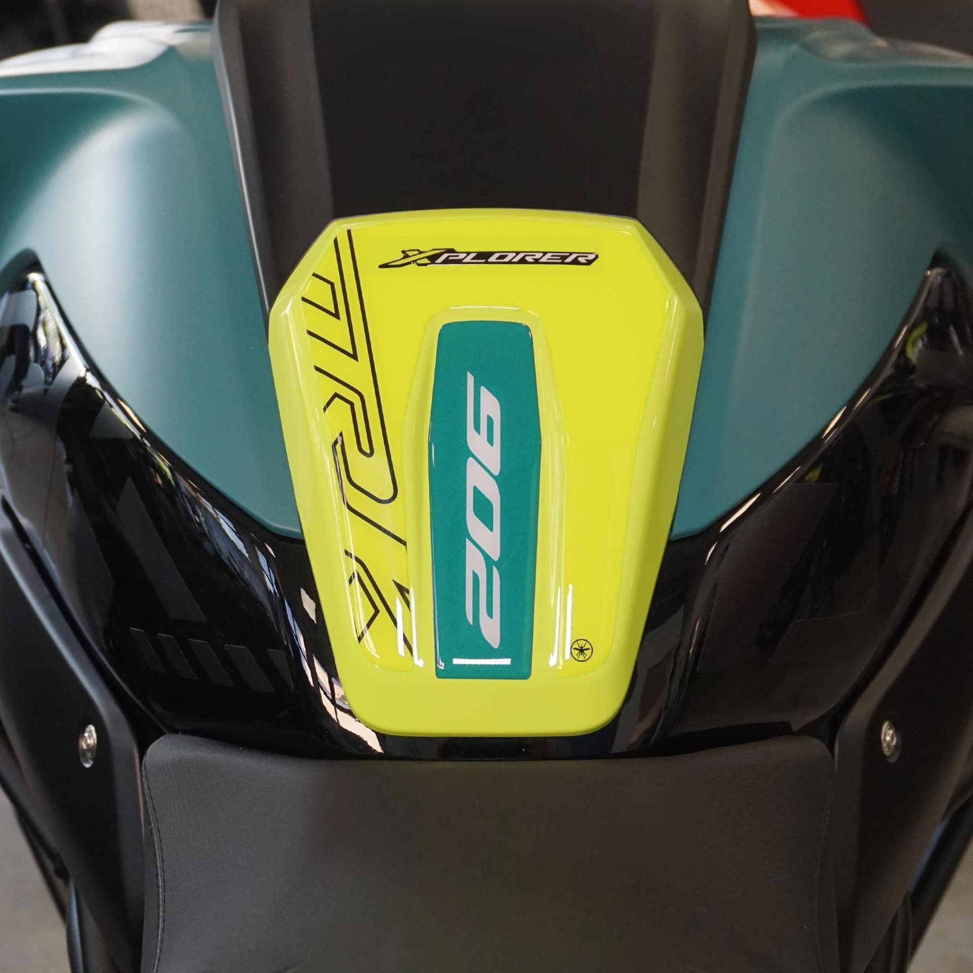 Adesivo Paraserbatoio moto compatibile con Benelli TRK 902 Xplorer 2026 - 13