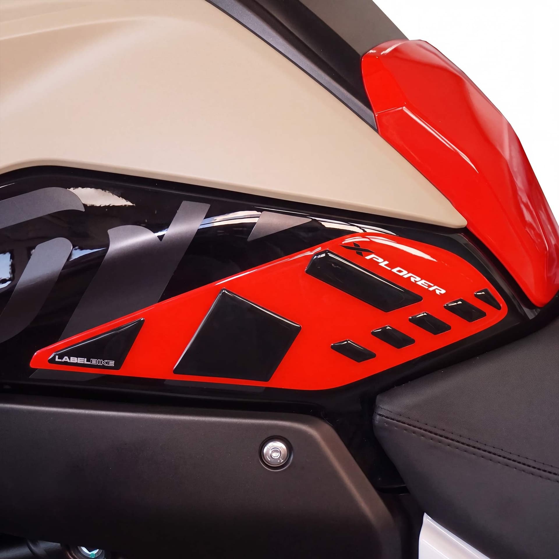 Adesivi 3D Laterali Serbatoio compatibile con Benelli TRK 902 Xplorer 2026 - 15