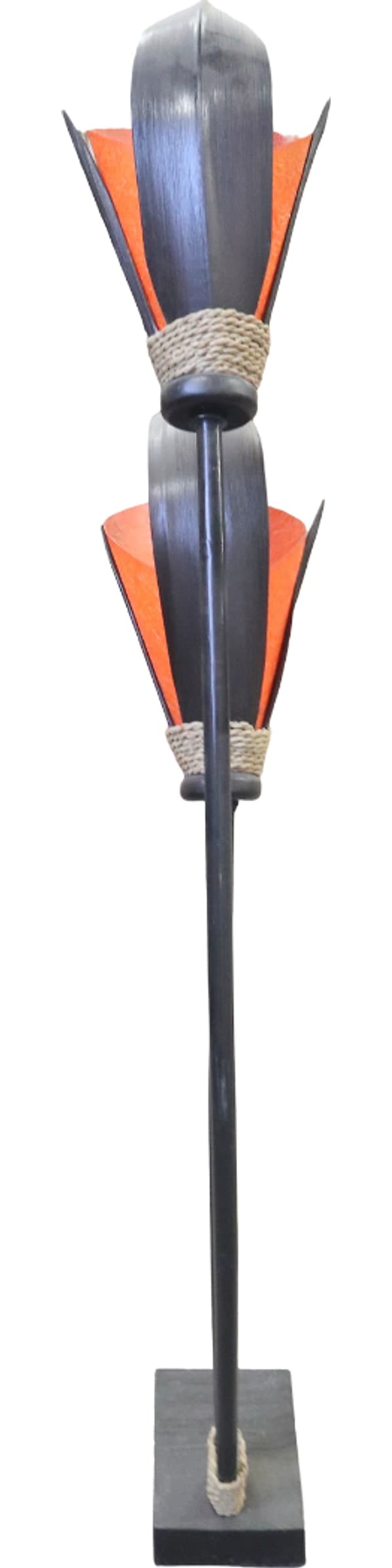Piantana scultorea artigianale di Bali – Metallo nero, legno e coni arancioni - 7