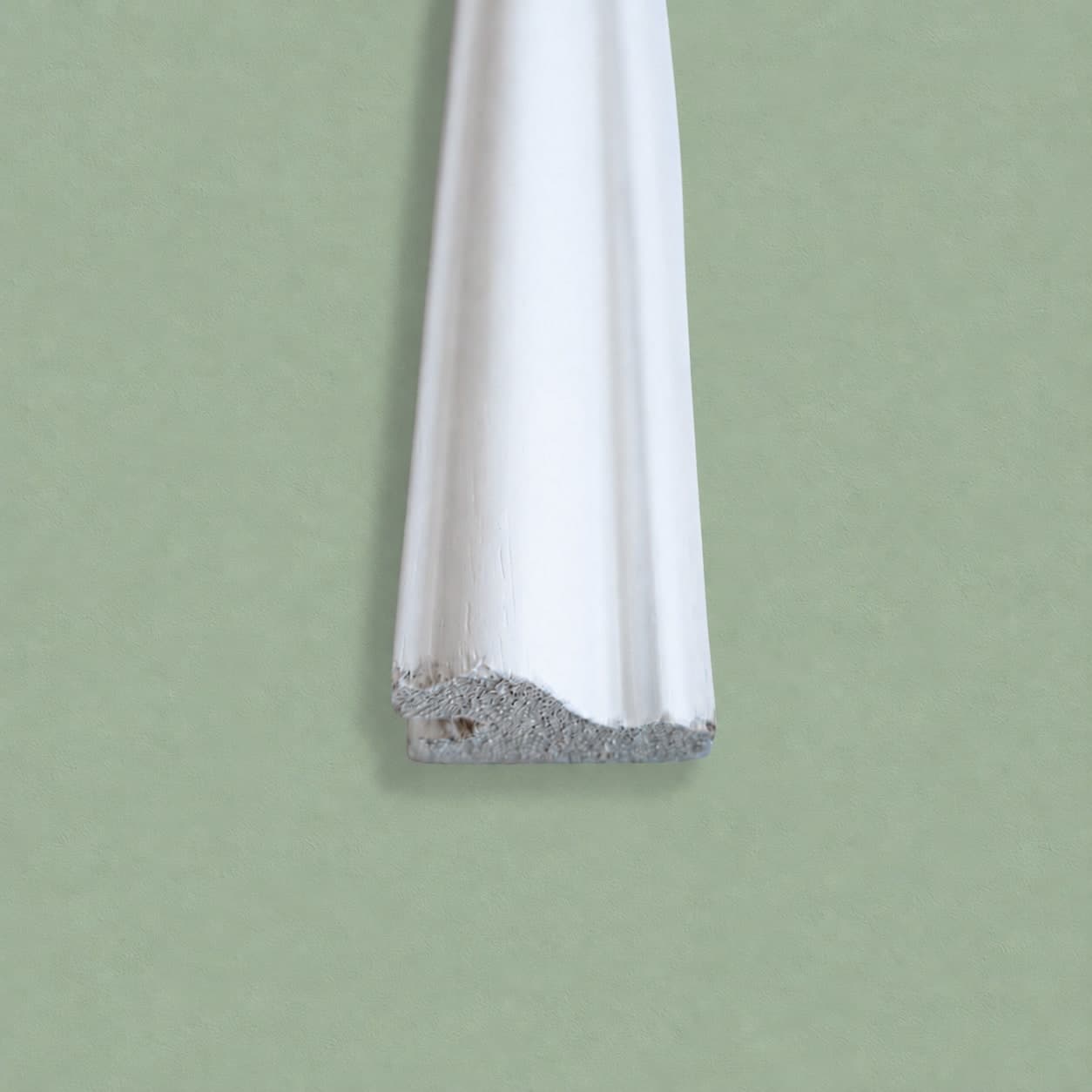 Profilo Bugna per Boiserie in Legno Massello di Ayous Bianco Laccato 30x18 mm con Gola 4x6 mm – Barra da 2,25 m - 2