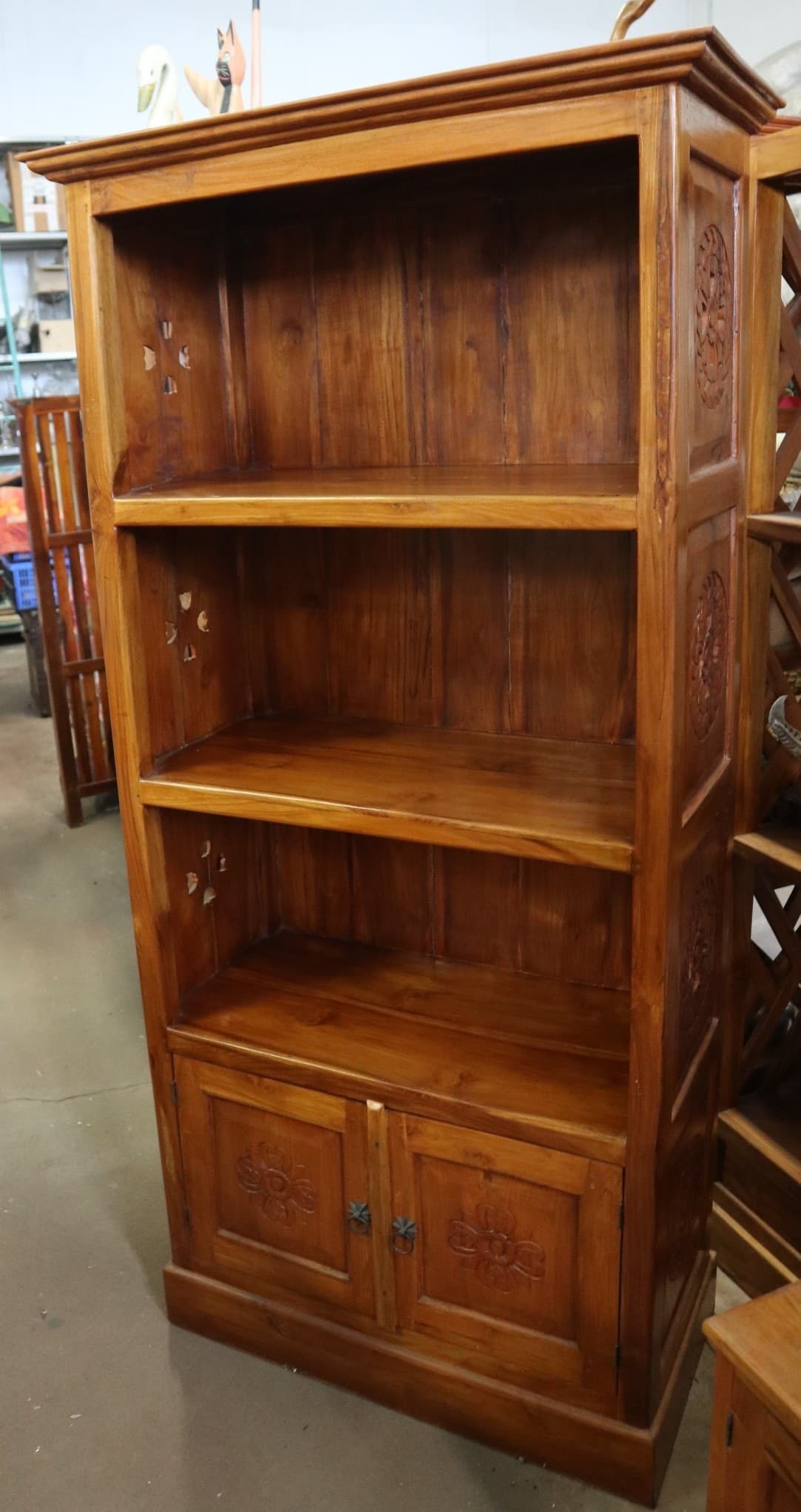 Libreria Etnica in Teak Massello con Intarsi Floreali Scolpiti a Mano – 87x41x180 cm - 5