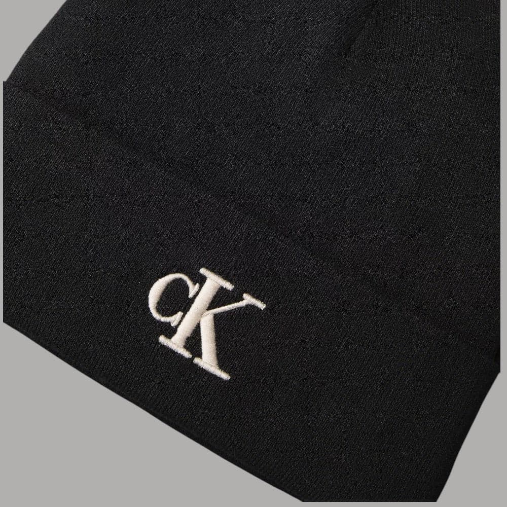 Berretto Calvin Klein a costine con monogramma ricamato - 8