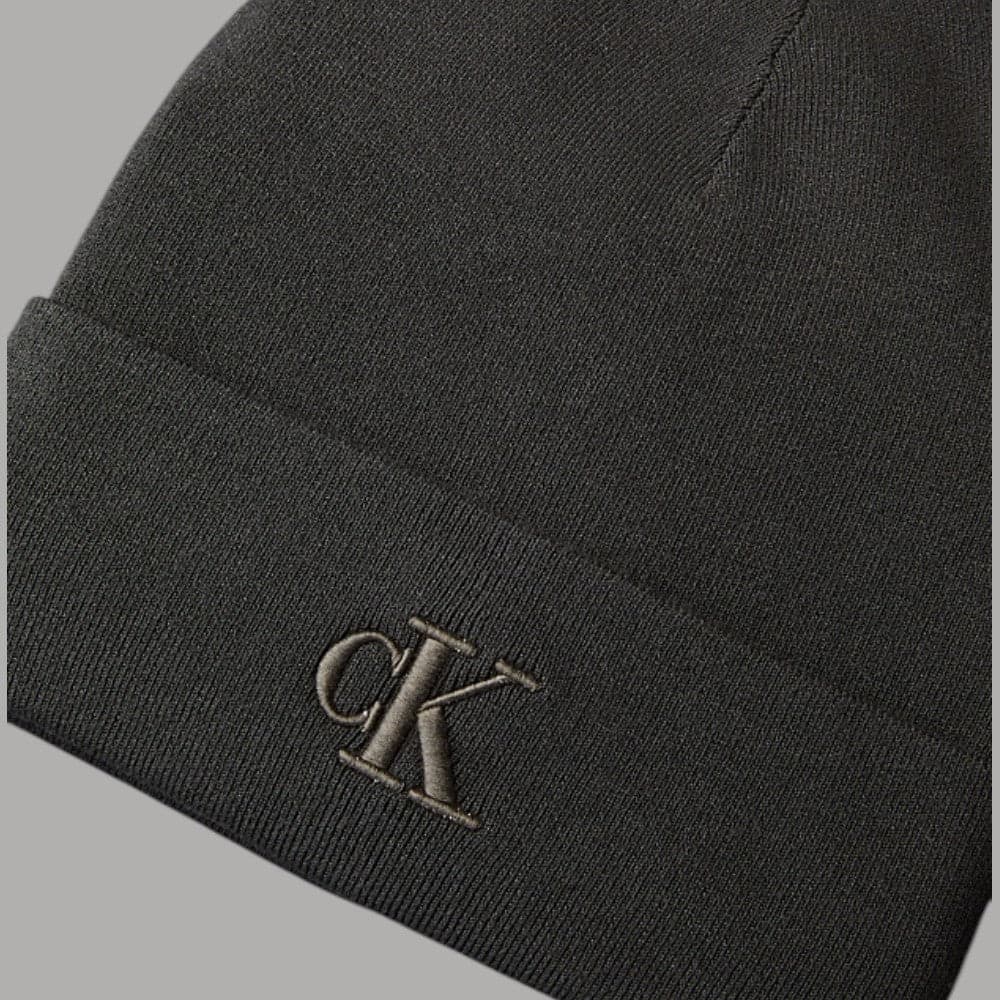 Berretto Calvin Klein Baine a costine con monogramma CK - 5