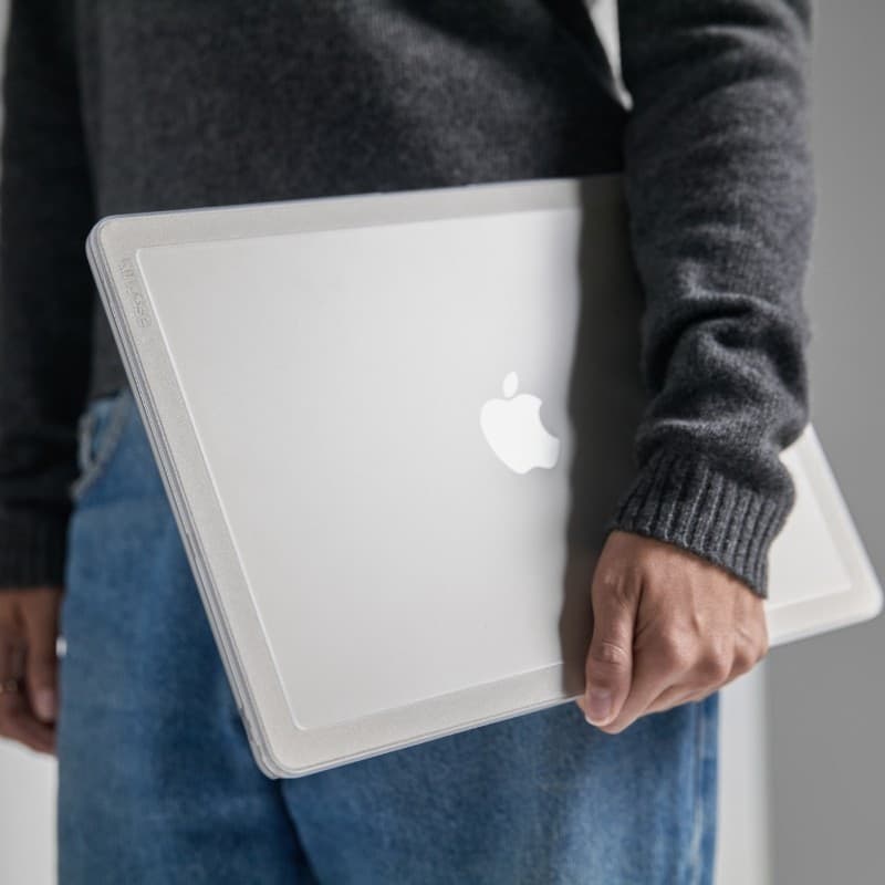 Incase Edge Hardshell Case - Case for MacBook Pro 16" (M4/M3/M2/M1/2024-2021) (Clear) - 8