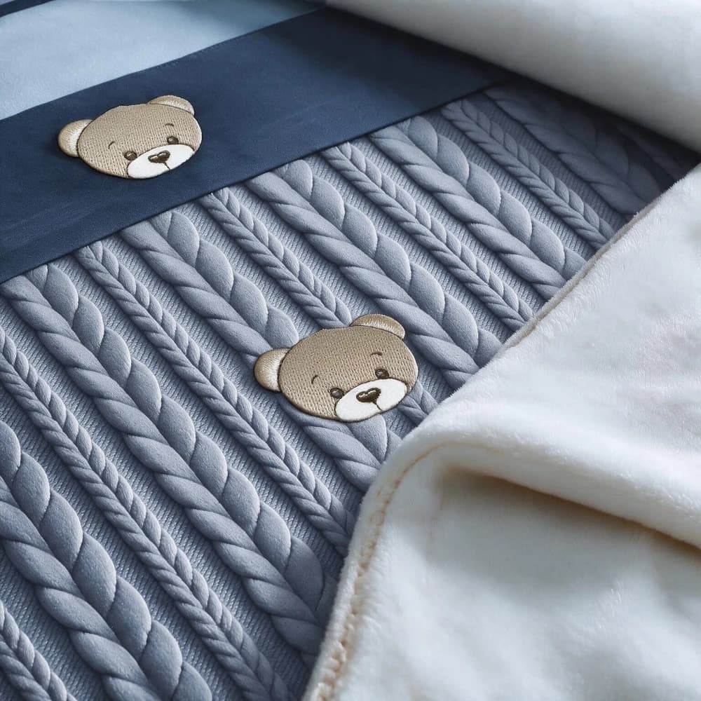 Coordinato Coperta Treccia e Lenzuola 3 pz Coccolissimi Teddy per Carrozzina – Avio