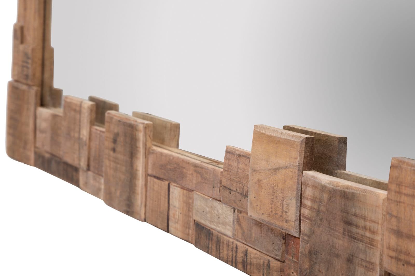 Specchio da parete "Mumbai" cornice in legno per salotti e camere da letto in Specchi da parete Decor Space - Altamura, commercioVirtuoso.it