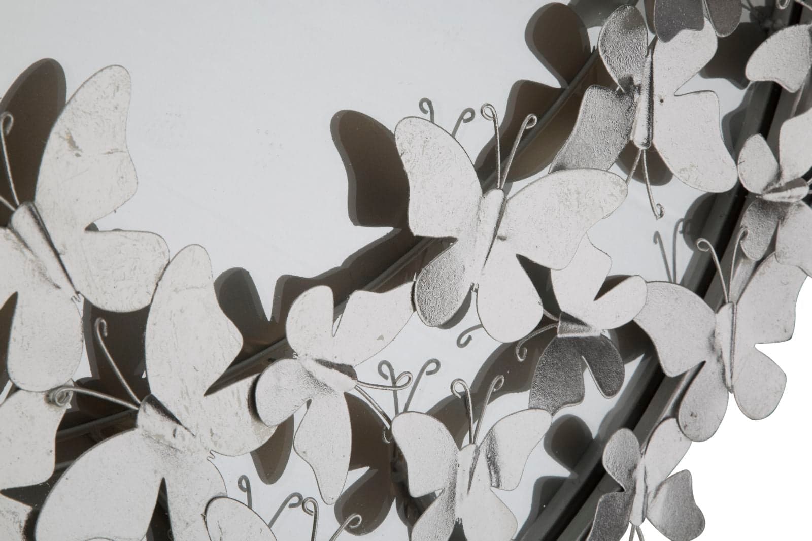 Specchio da parete con farfalle in ferro color argento per bagni e camere da letto in Specchi da parete Decor Space - Altamura, commercioVirtuoso.it