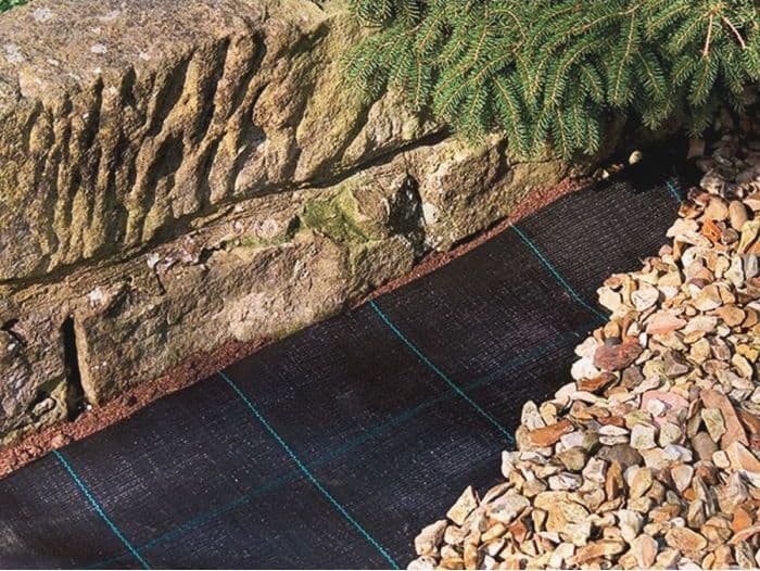 Telo professionale per pacciamatura anti alga/ erbacce in polipropilene 210cm x 40m - 100gr/mq in Barriere di tessuto per erbacce CarrelloDigitale.it - Seclì, commercioVirtuoso.it