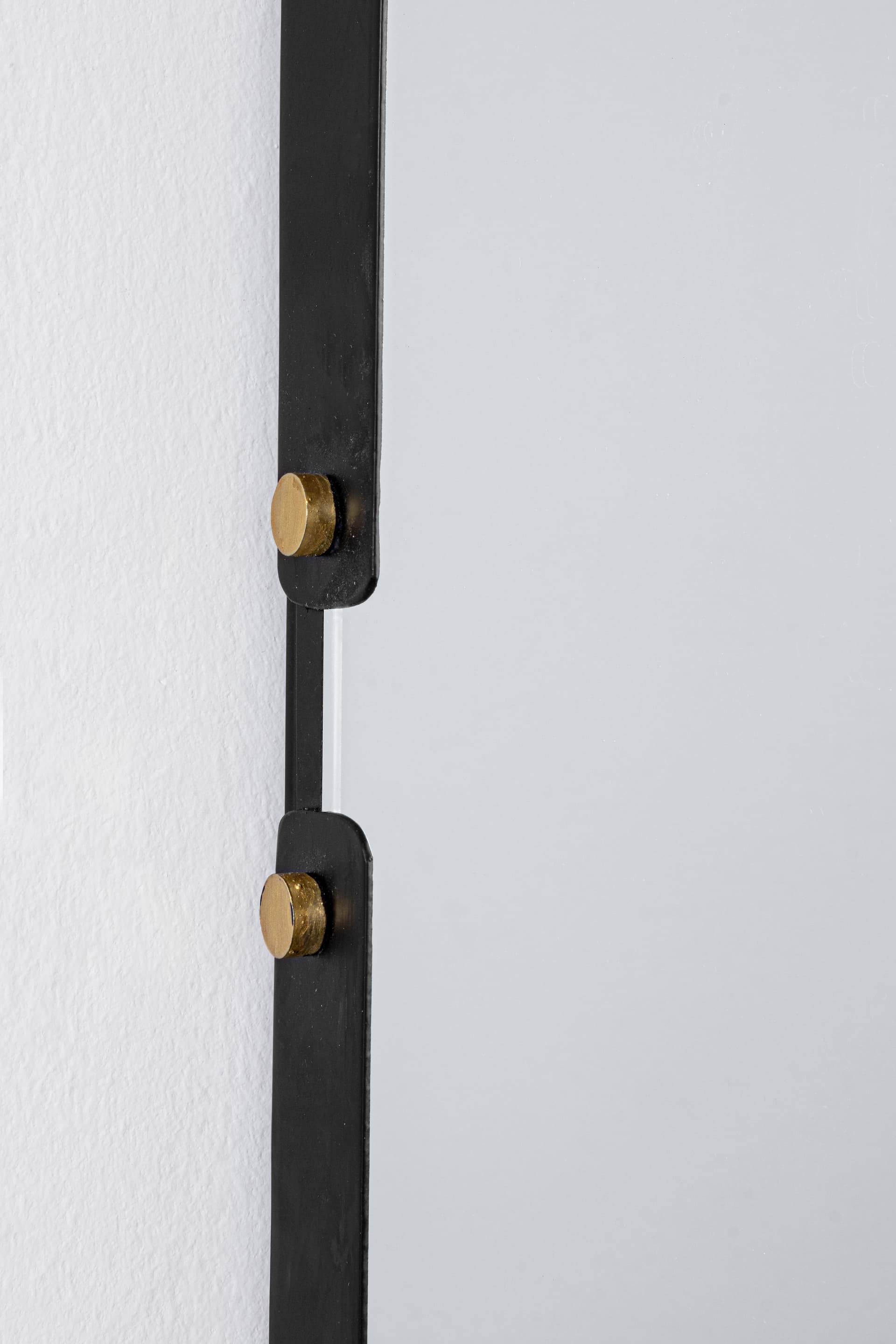Specchio da parete con cornice in acciaio "Zena" in Specchi da parete Decor Space - Altamura, commercioVirtuoso.it
