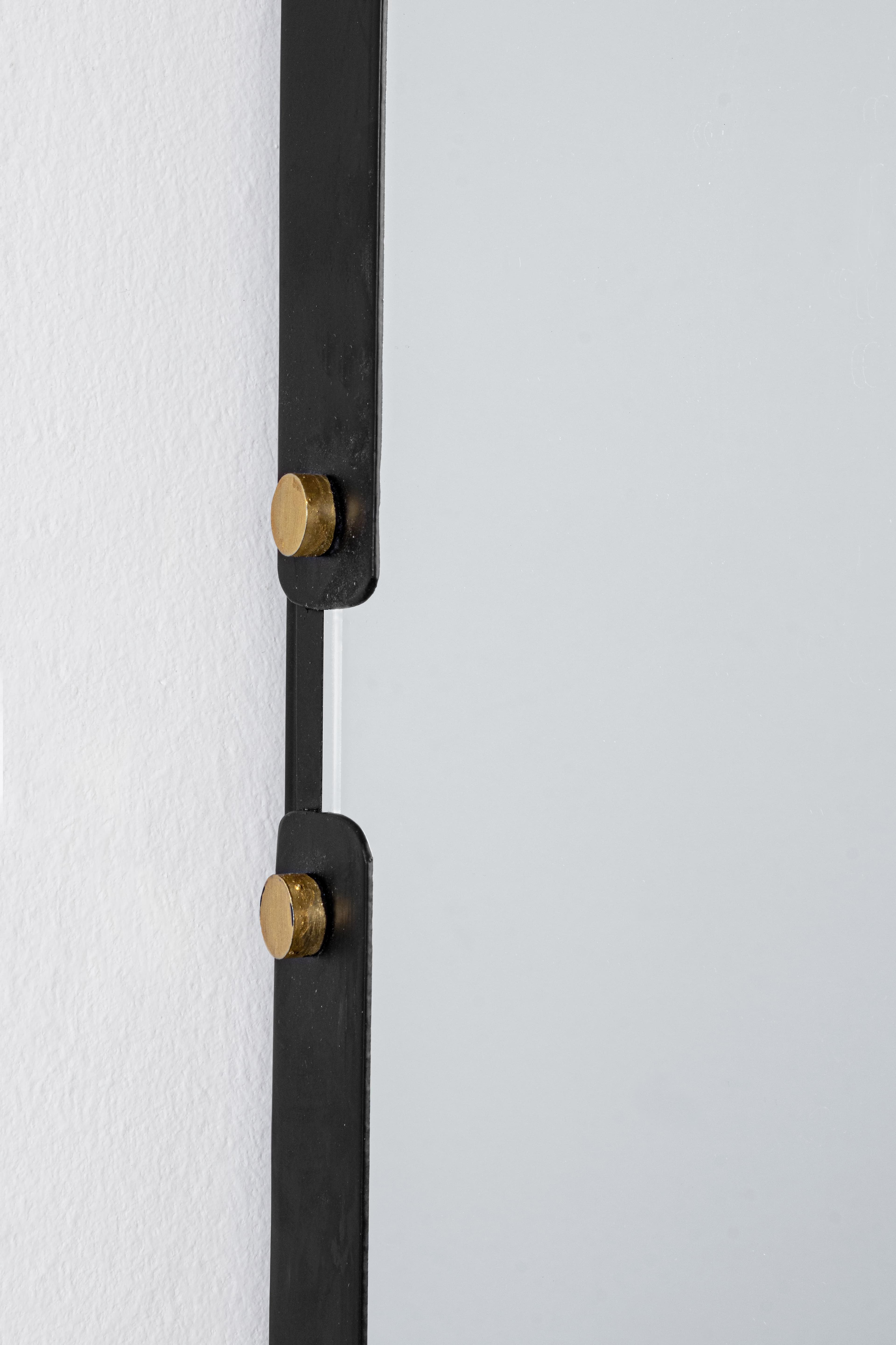 Specchio da parete con cornice in acciaio "Zena" in Specchi da parete Decor Space - Altamura, commercioVirtuoso.it
