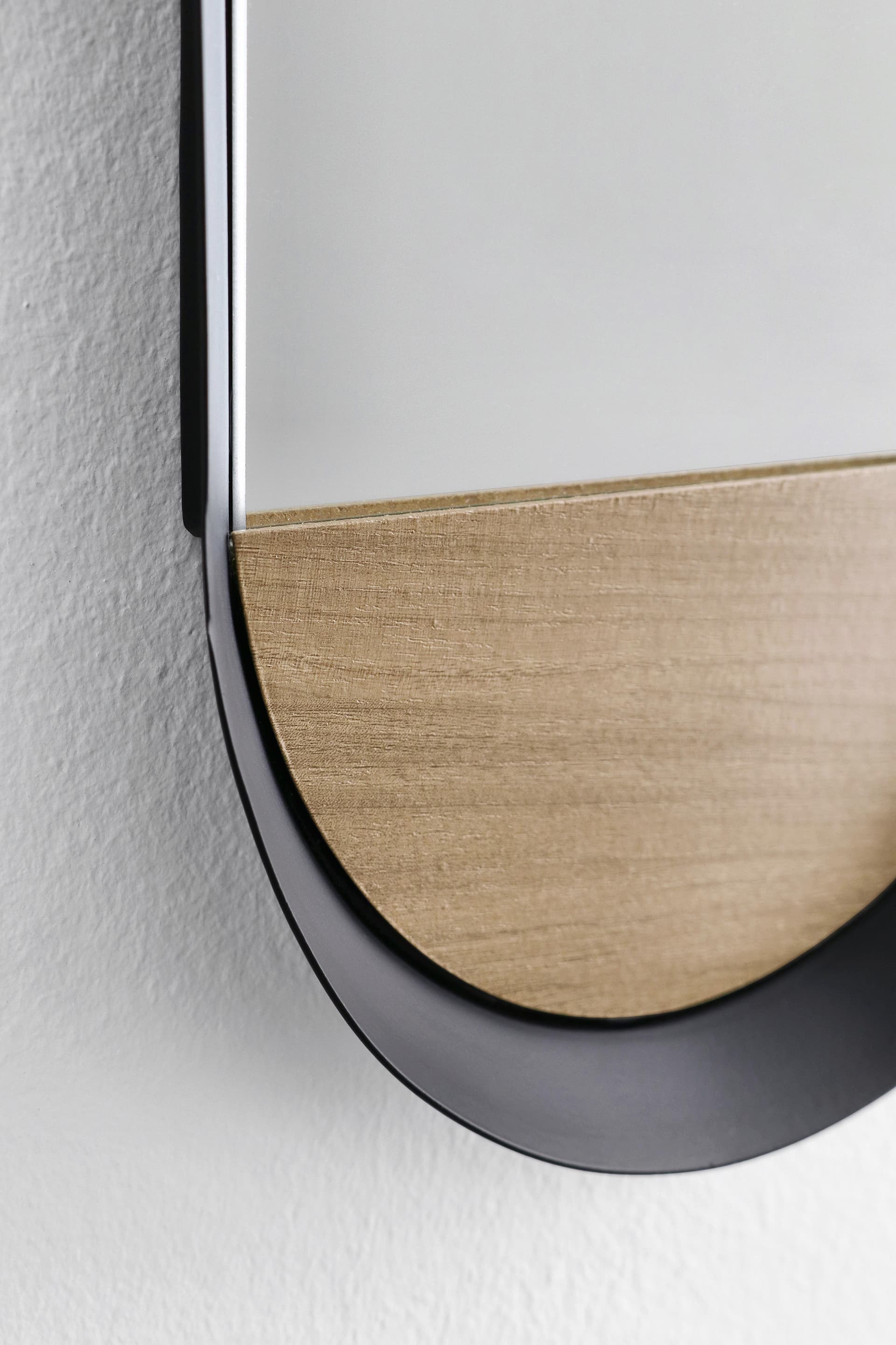 Specchio con cornice in acciaio "Keira" in Specchi da parete Decor Space - Altamura, commercioVirtuoso.it