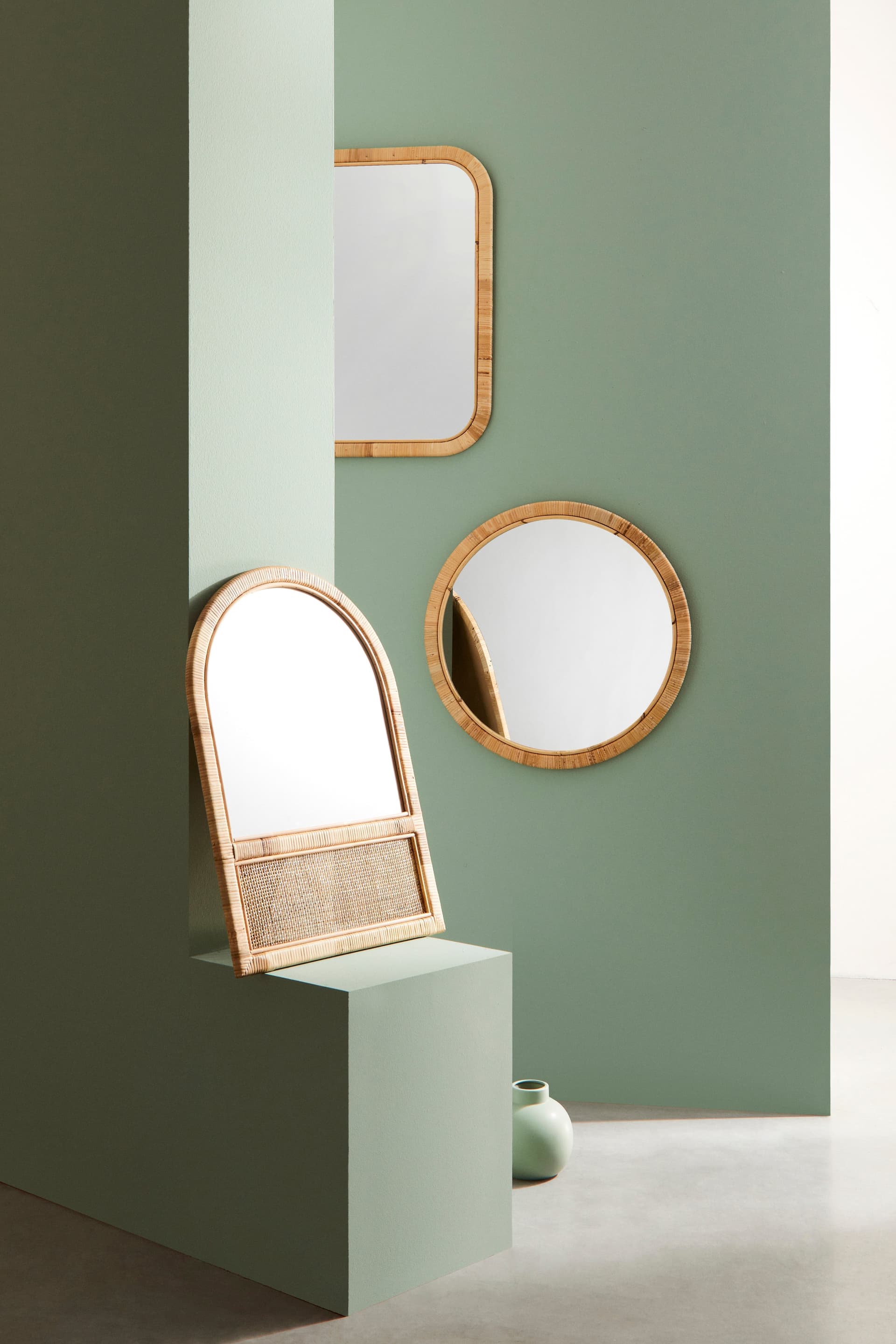 Specchio con cornice in mdf "Hakima" in Specchi da parete Decor Space - Altamura, commercioVirtuoso.it