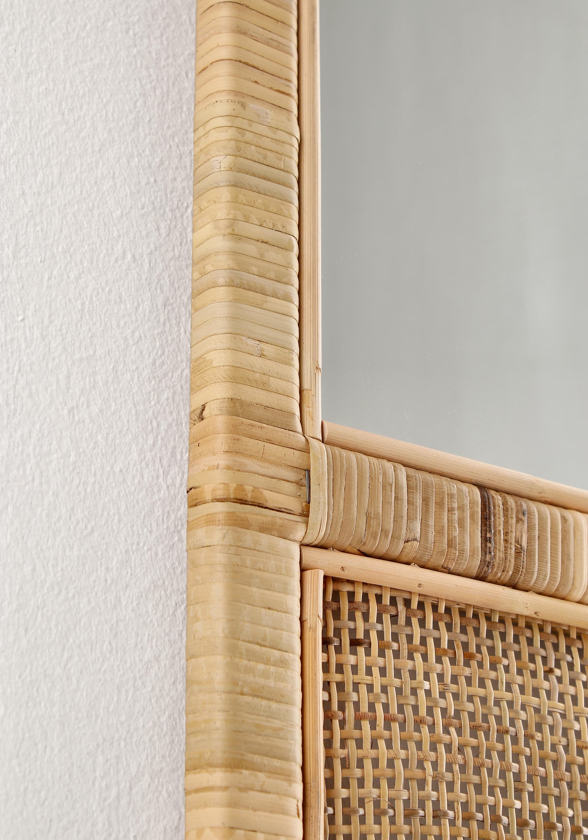 Specchio con cornice in mdf "Hakima" in Specchi da parete Decor Space - Altamura, commercioVirtuoso.it