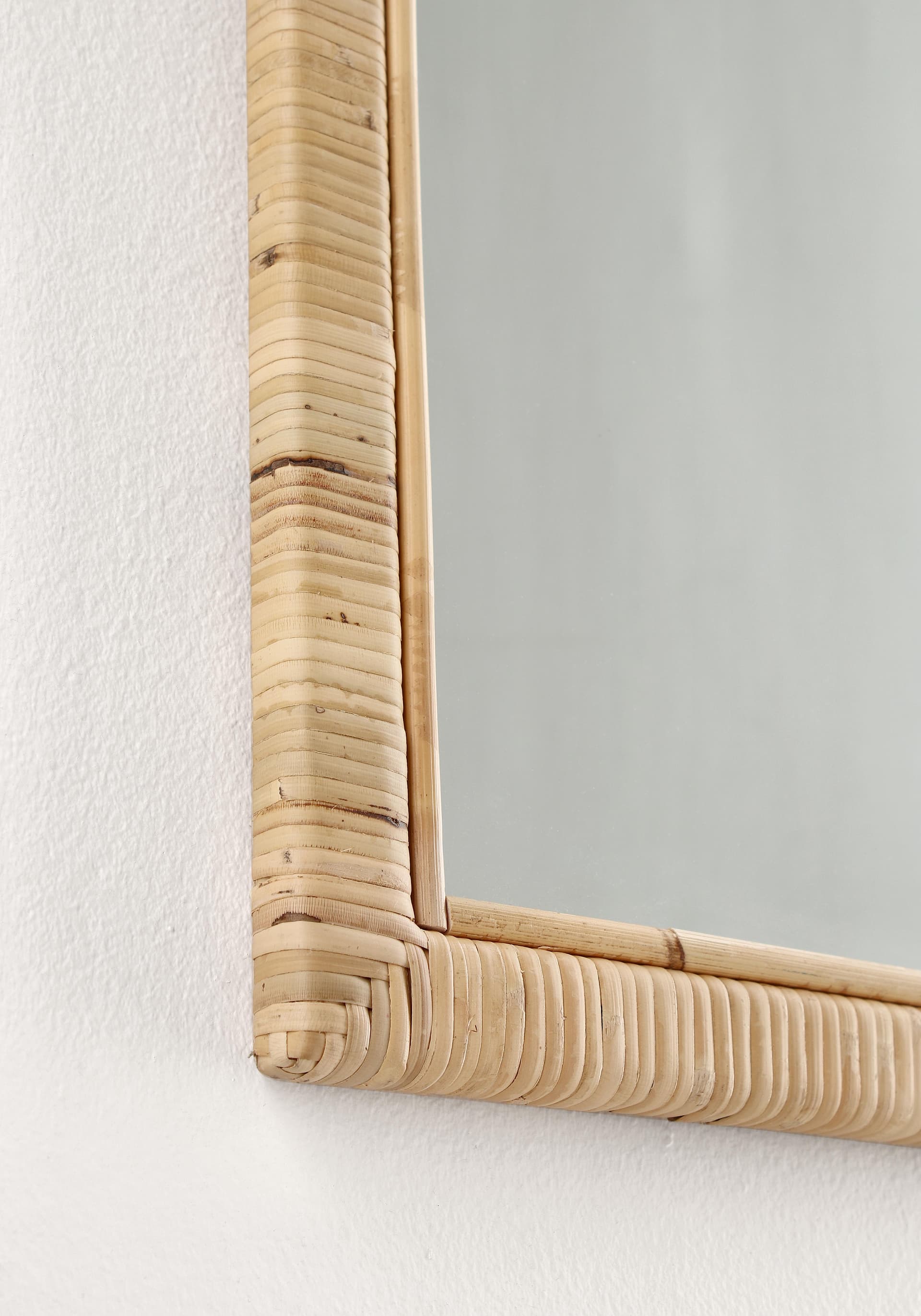 Specchio con cornice in mdf "Hakima" in Specchi da parete Decor Space - Altamura, commercioVirtuoso.it