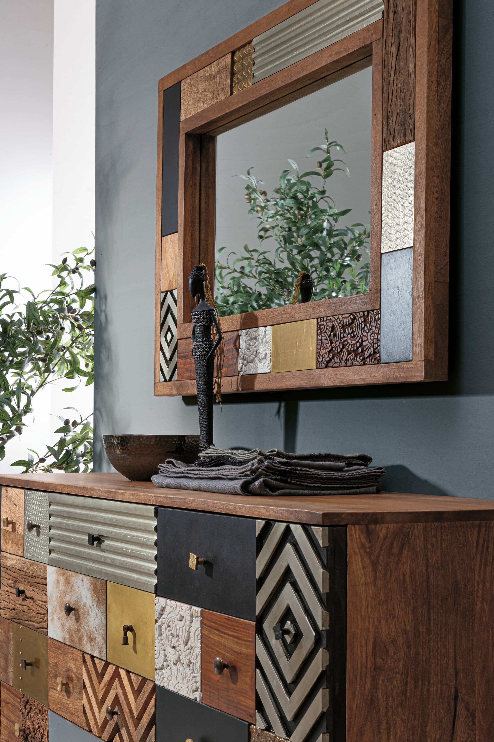 Specchio con cornice in legno "Dhaval" h 100a - 4b - 70 cm in Specchi da parete Decor Space - Altamura, commercioVirtuoso.it