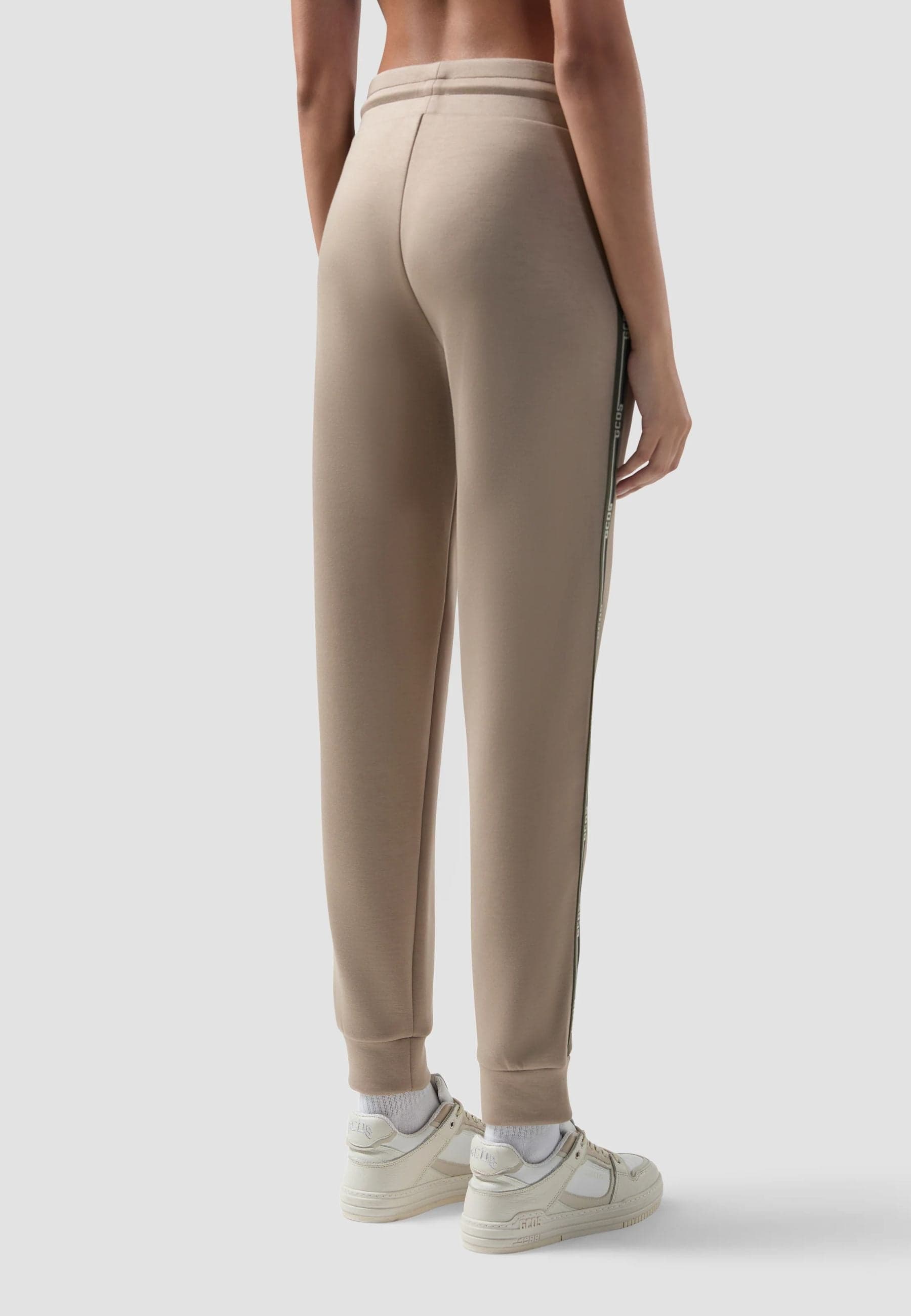 GCDS PANTALONE LOGO TAPE SCOUBA JOGGERS da donna in Pantaloni sportivi Drestige - Casamassima, commercioVirtuoso.it