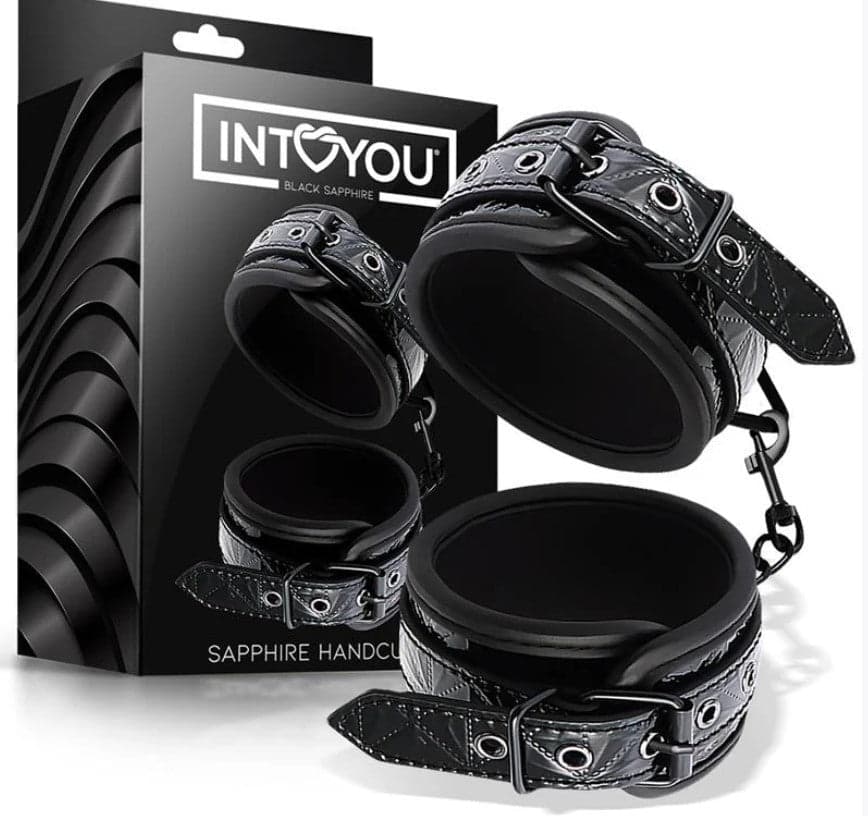 Sapphire cavigliere bondage vegano nere imbottite catena BDSM fetish in prodotto Erosdom - Palmi, commercioVirtuoso.it