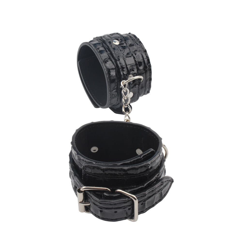 Behave ! luxury fetish Manette Premium rosse e nere cuffs bondage sadomaso in prodotto Erosdom - Palmi, commercioVirtuoso.it