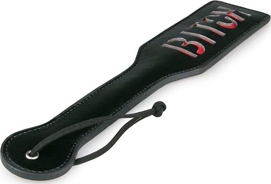 Sculacciatore Premium Spanking SLUT nero 32 pelle fetish bondage BDSM sadomaso in prodotto Erosdom - Palmi, commercioVirtuoso.it